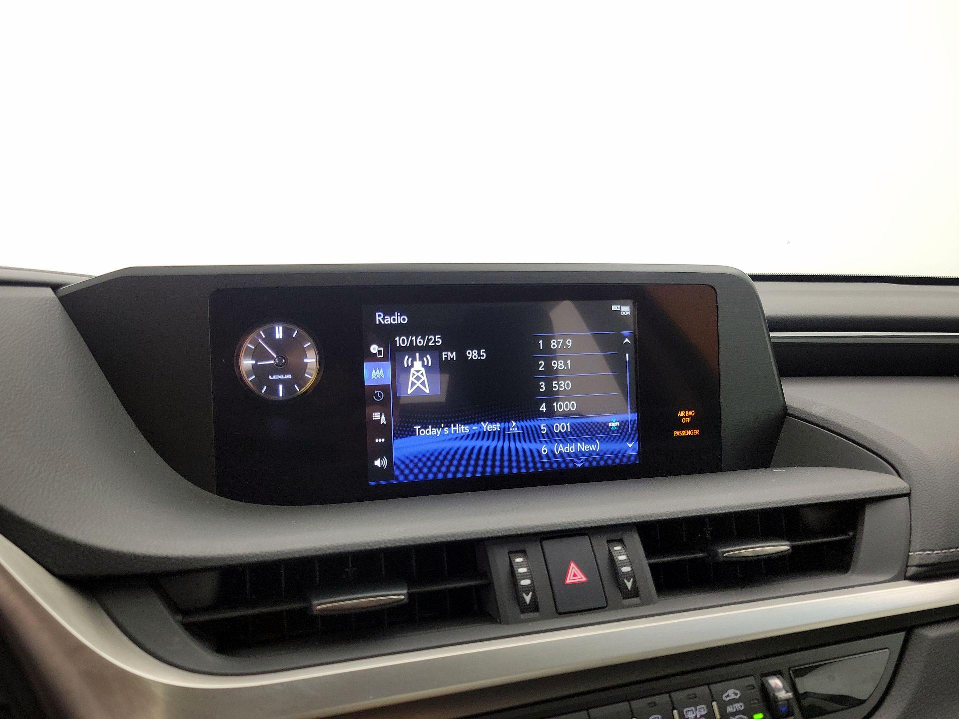 Thumbnail: 2020 Lexus ES - 14