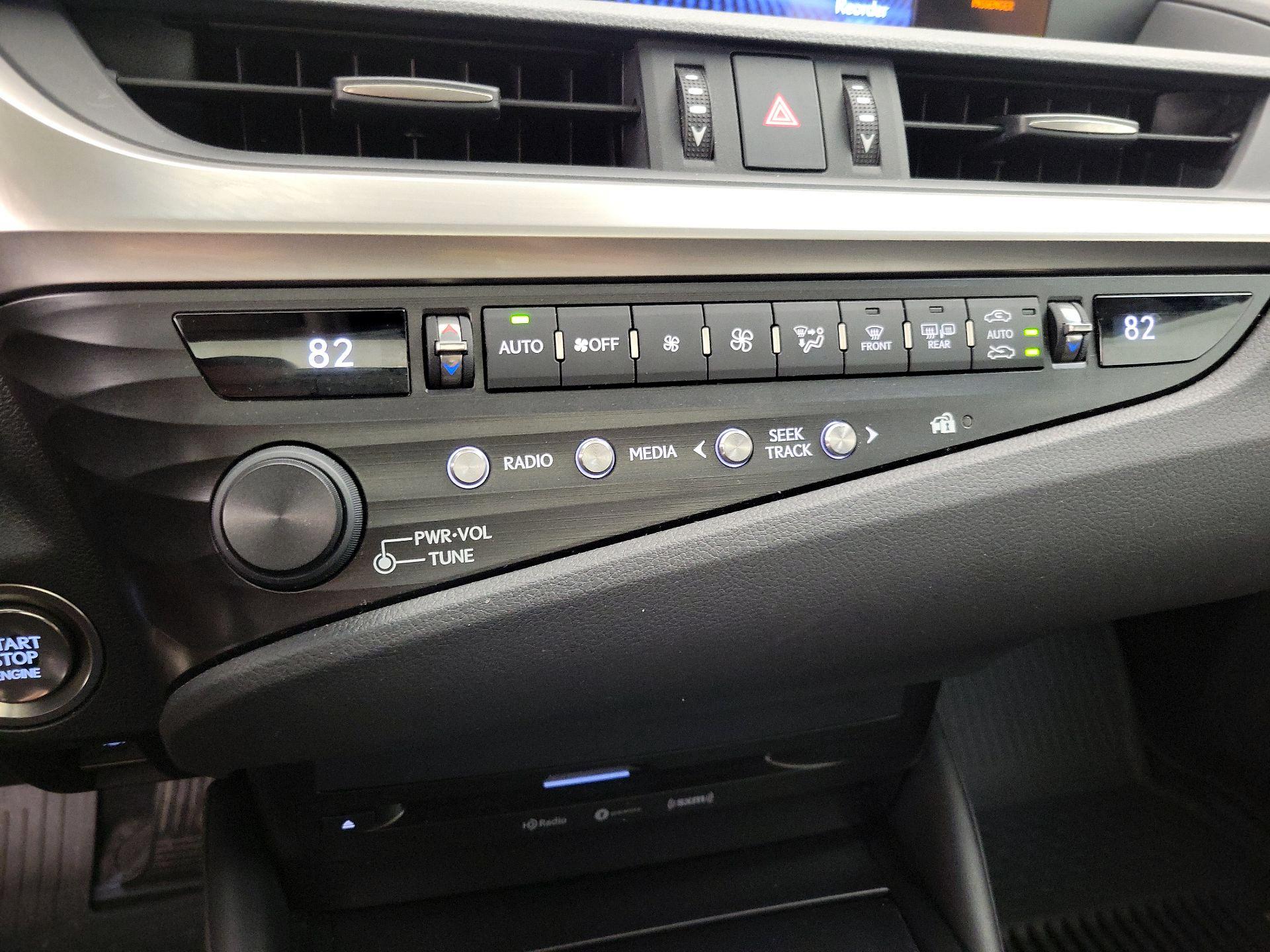 Thumbnail: 2020 Lexus ES - 15