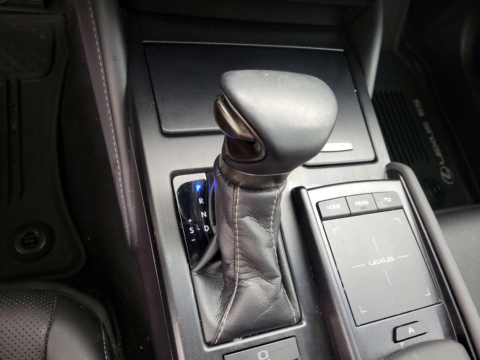 Thumbnail: 2020 Lexus ES - 16