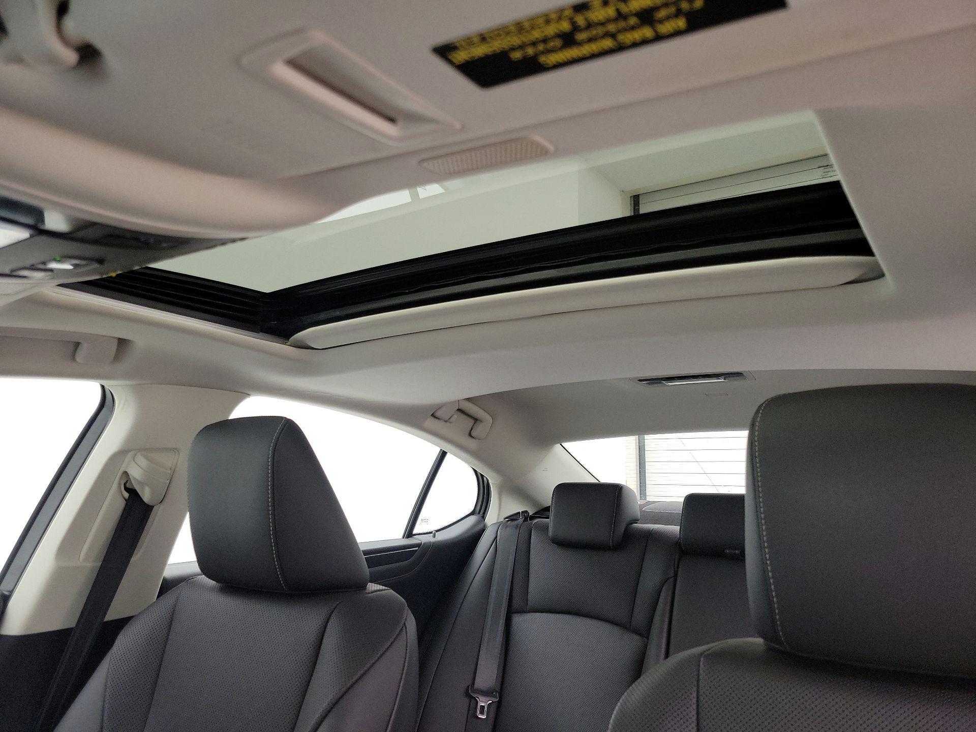 Thumbnail: 2020 Lexus ES - 18