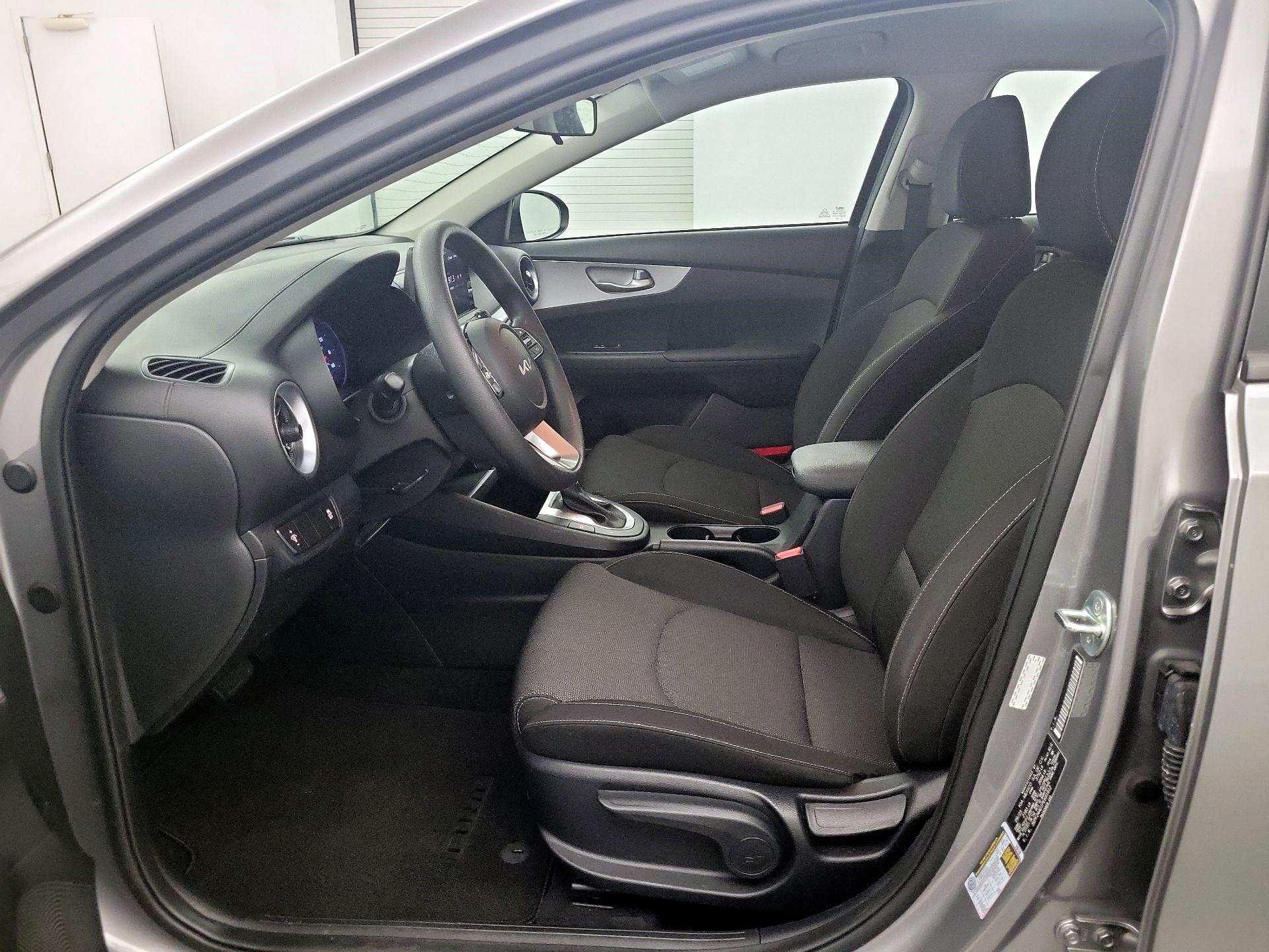 Thumbnail: 2023 Kia Forte - 9