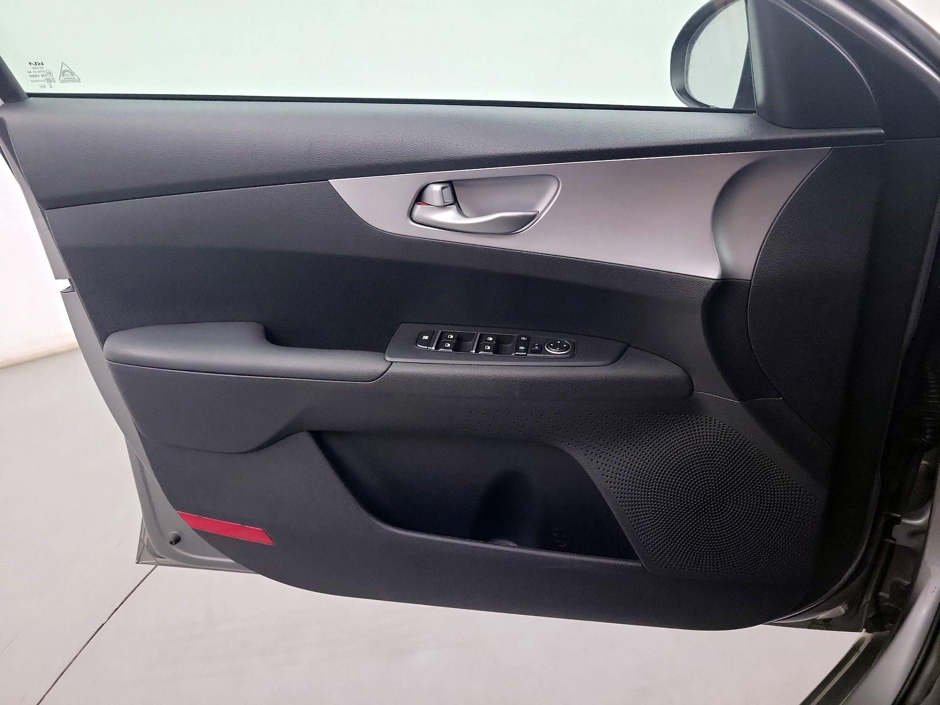 Thumbnail: 2023 Kia Forte - 10