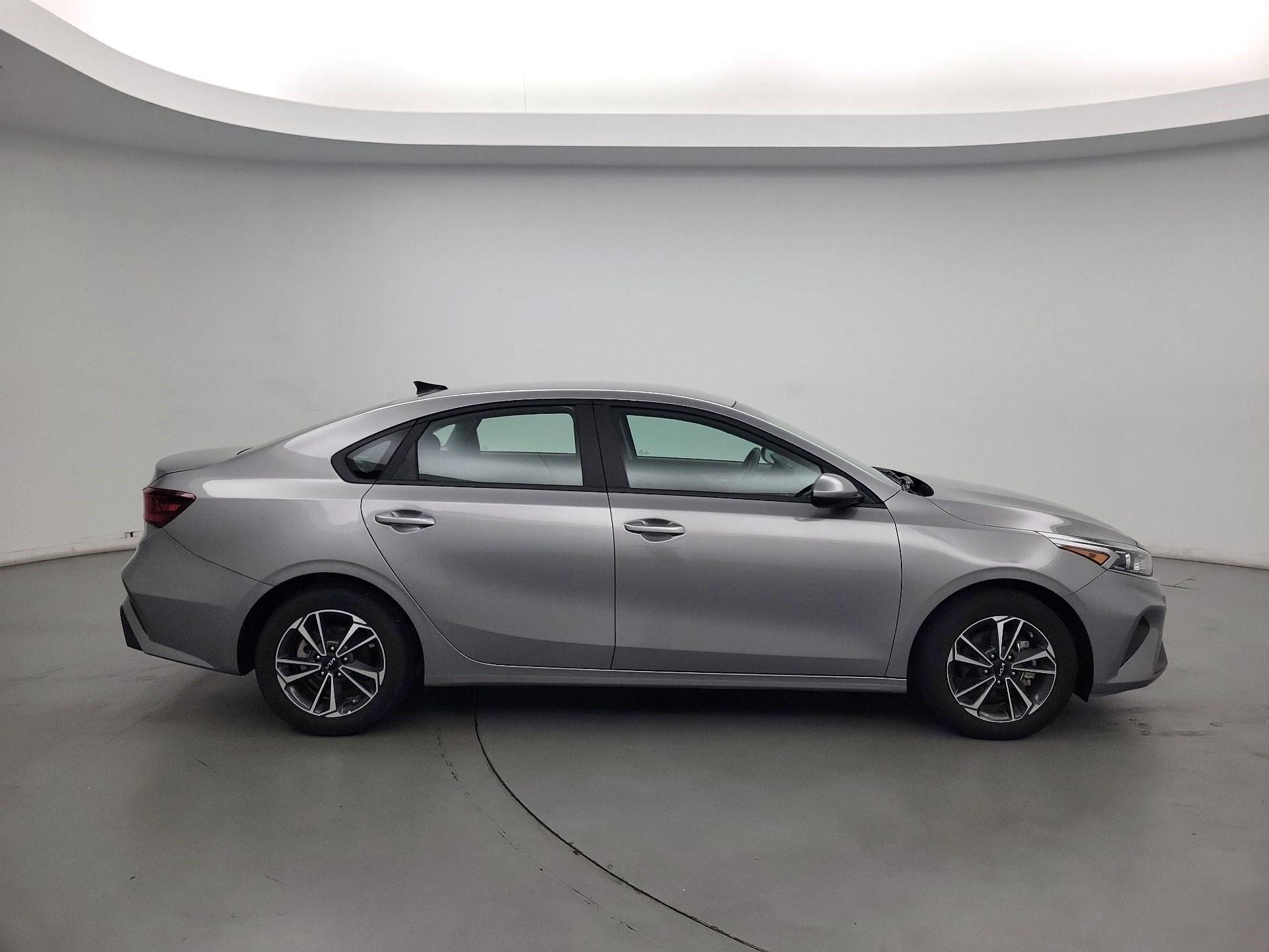 Thumbnail: 2023 Kia Forte - 4