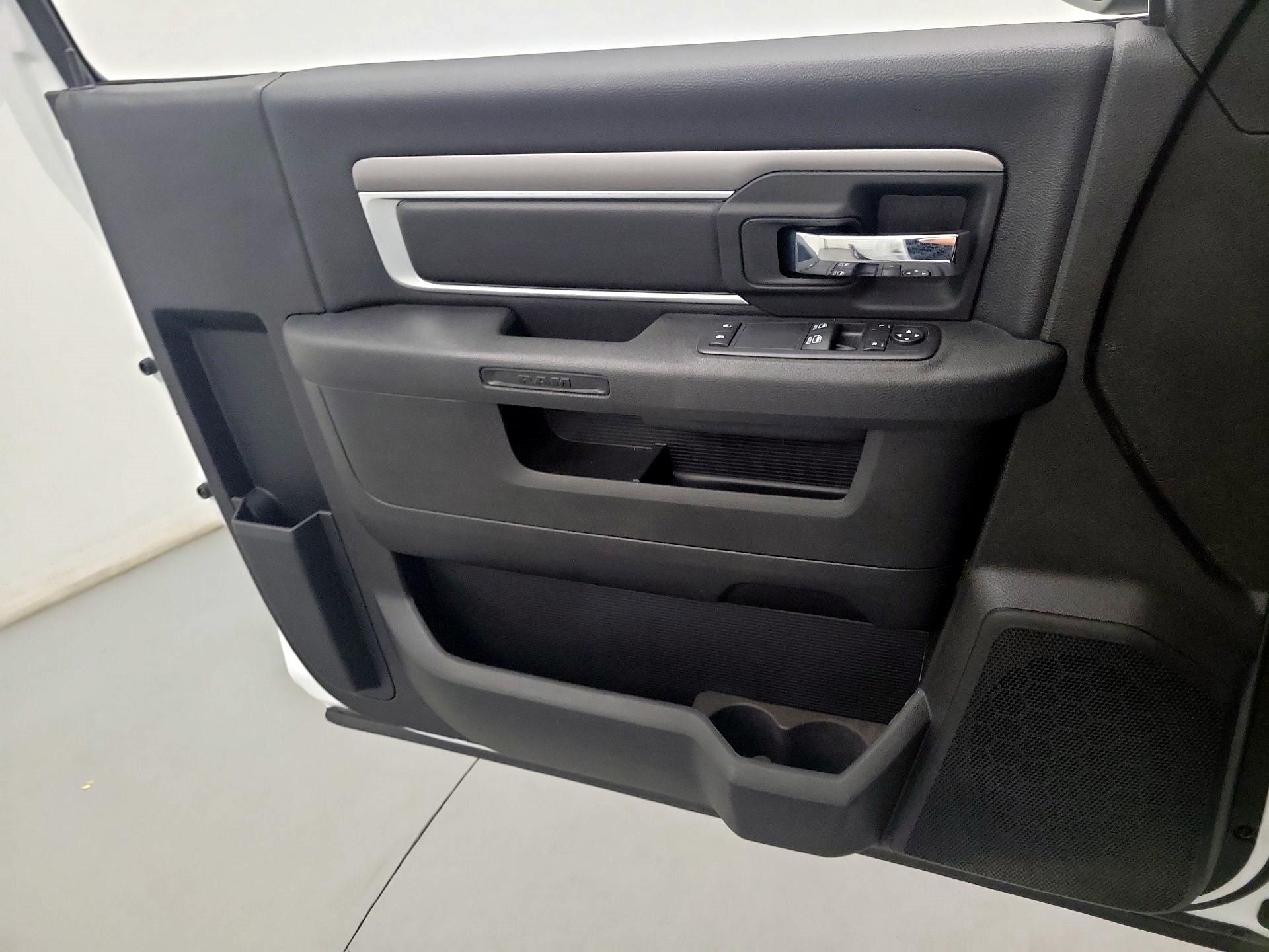 Thumbnail: 2022 RAM 1500 Classic - 10