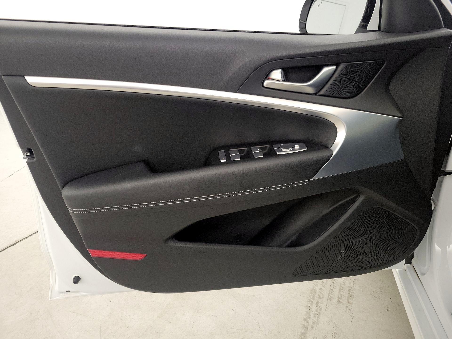 Thumbnail: 2022 Genesis G70 - 12