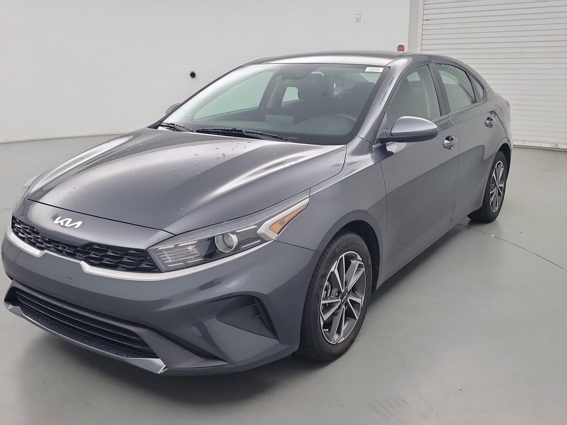 Thumbnail: 2022 Kia Forte - 3