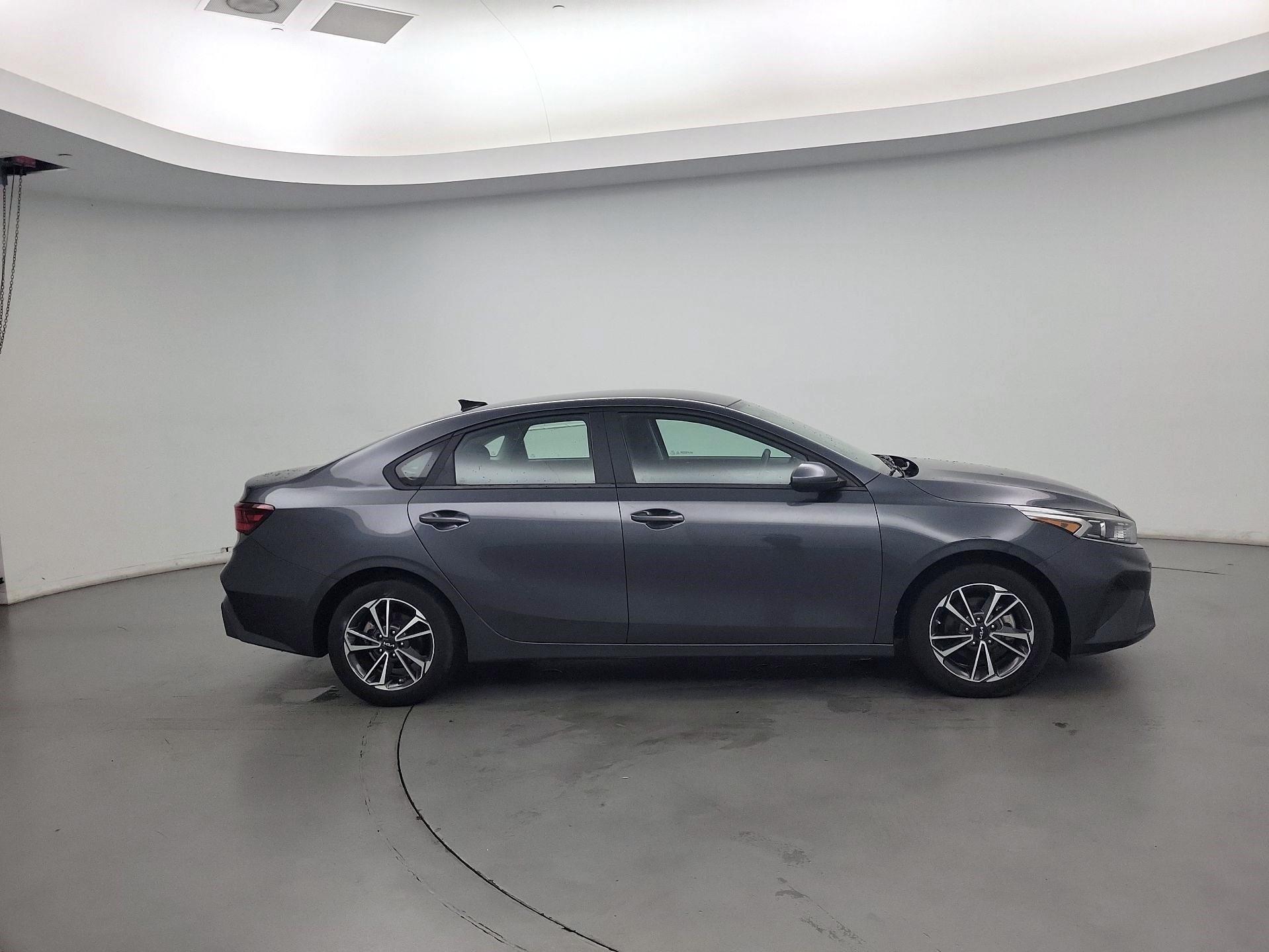 Thumbnail: 2022 Kia Forte - 4