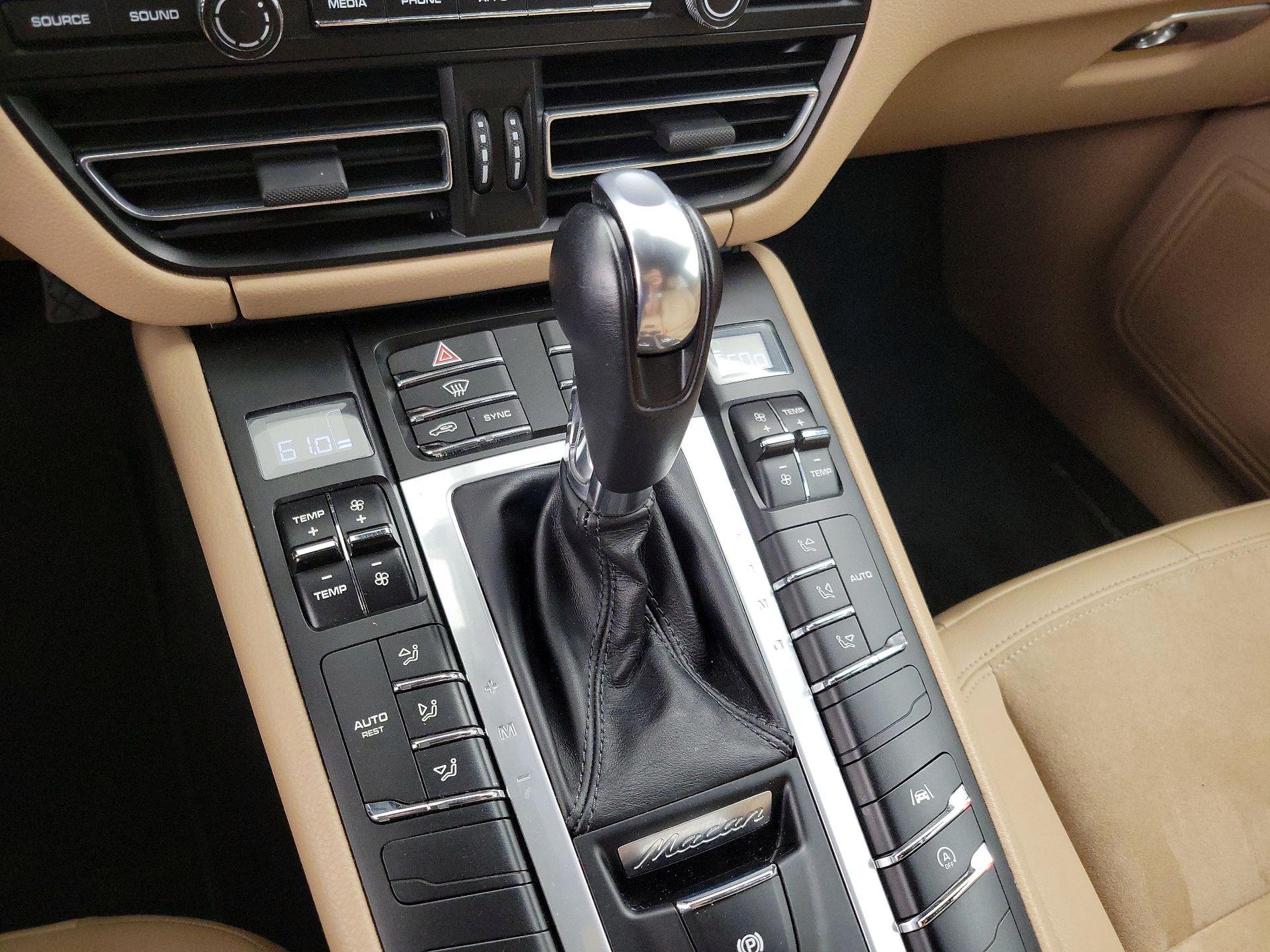 Thumbnail: 2020 Porsche Macan - 18