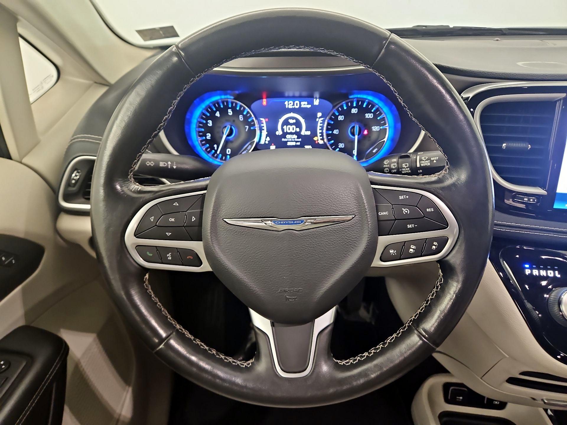 Thumbnail: 2021 Chrysler Pacifica - 10