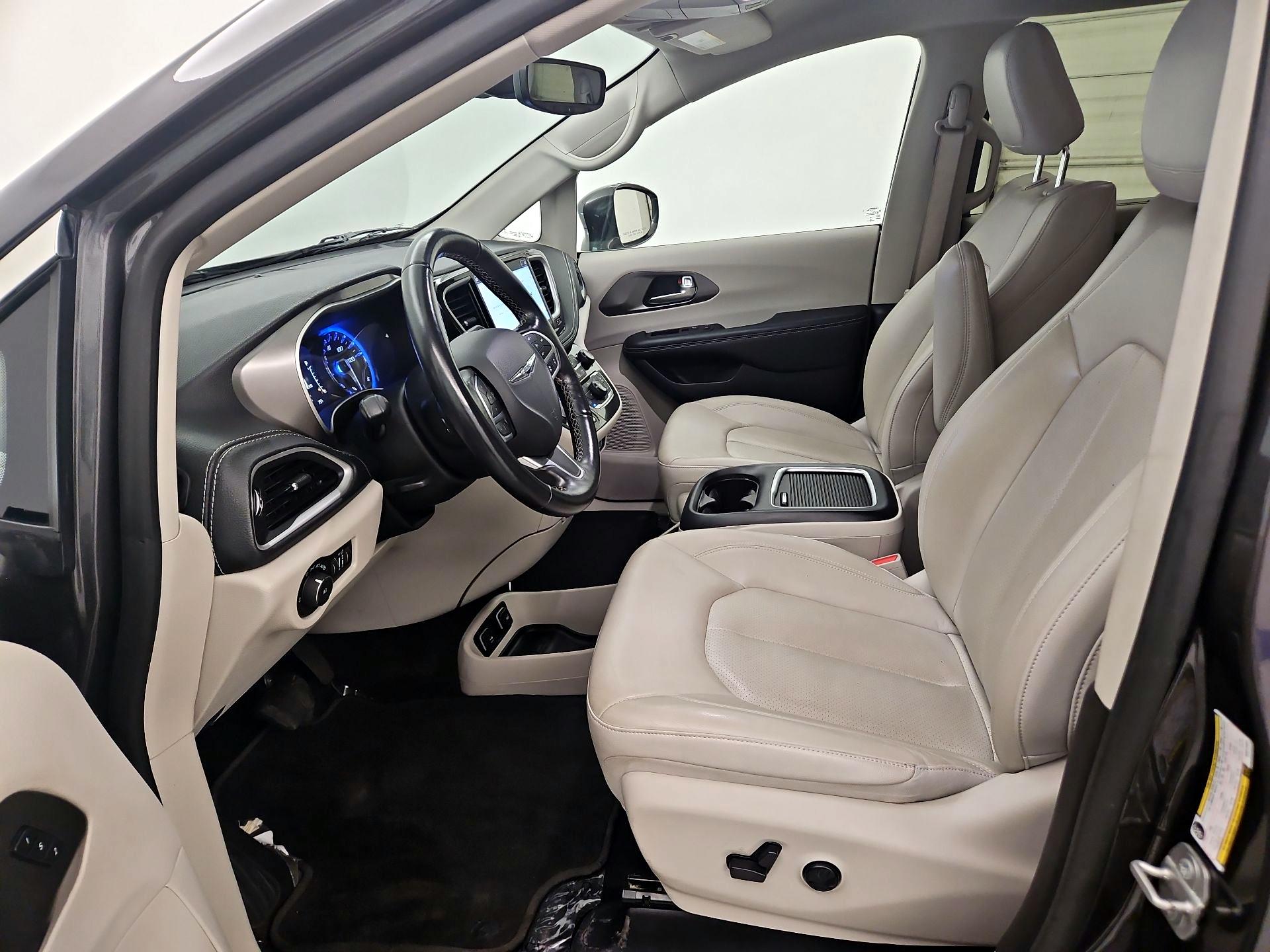 Thumbnail: 2021 Chrysler Pacifica - 11