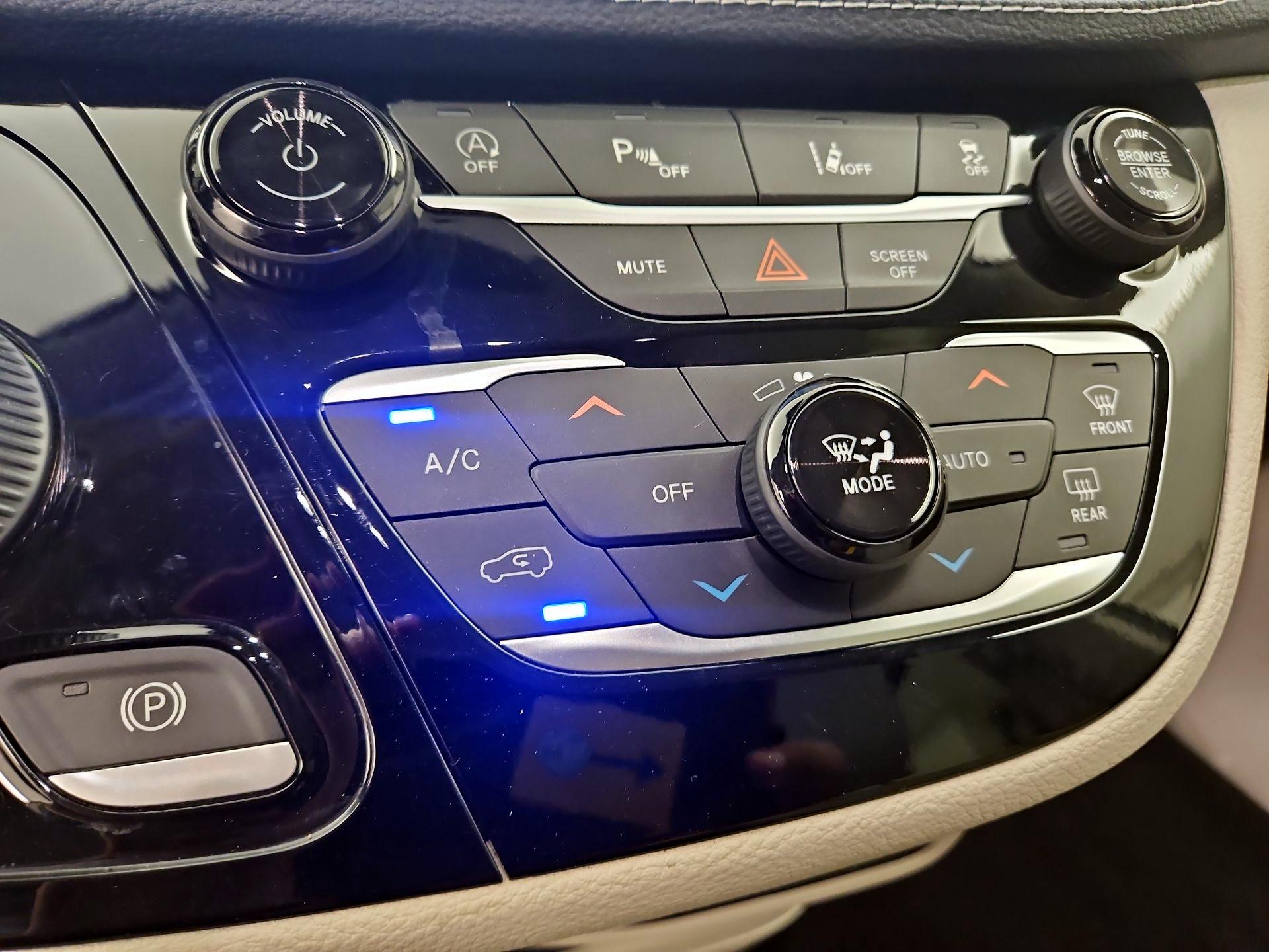 Thumbnail: 2021 Chrysler Pacifica - 16