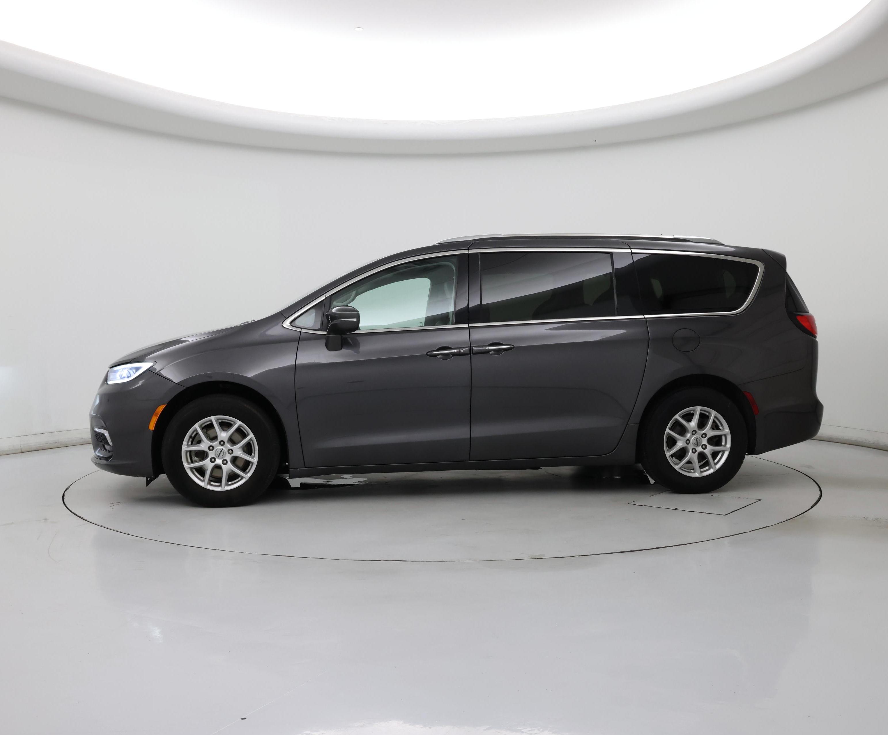 Thumbnail: 2021 Chrysler Pacifica - 3