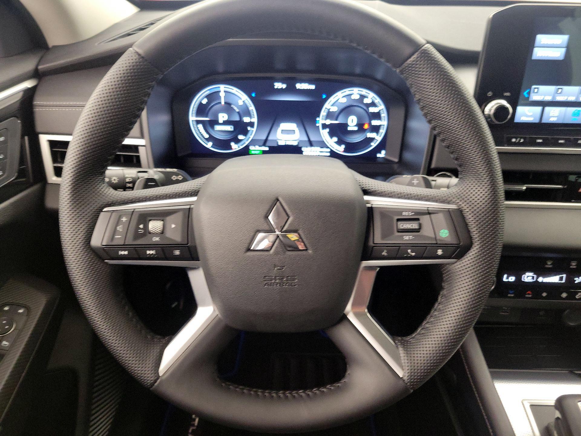 Thumbnail: 2023 Mitsubishi Outlander - 10