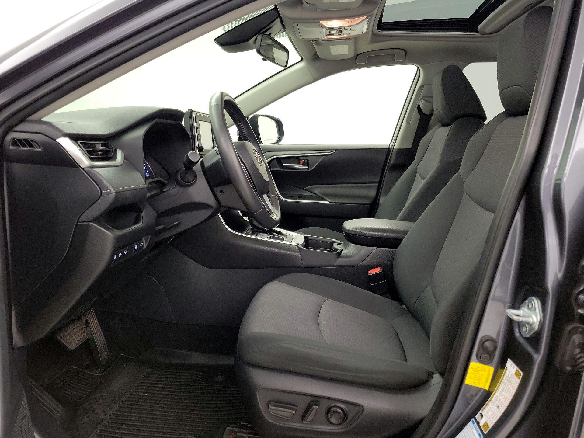 Thumbnail: 2020 Toyota RAV4 - 11