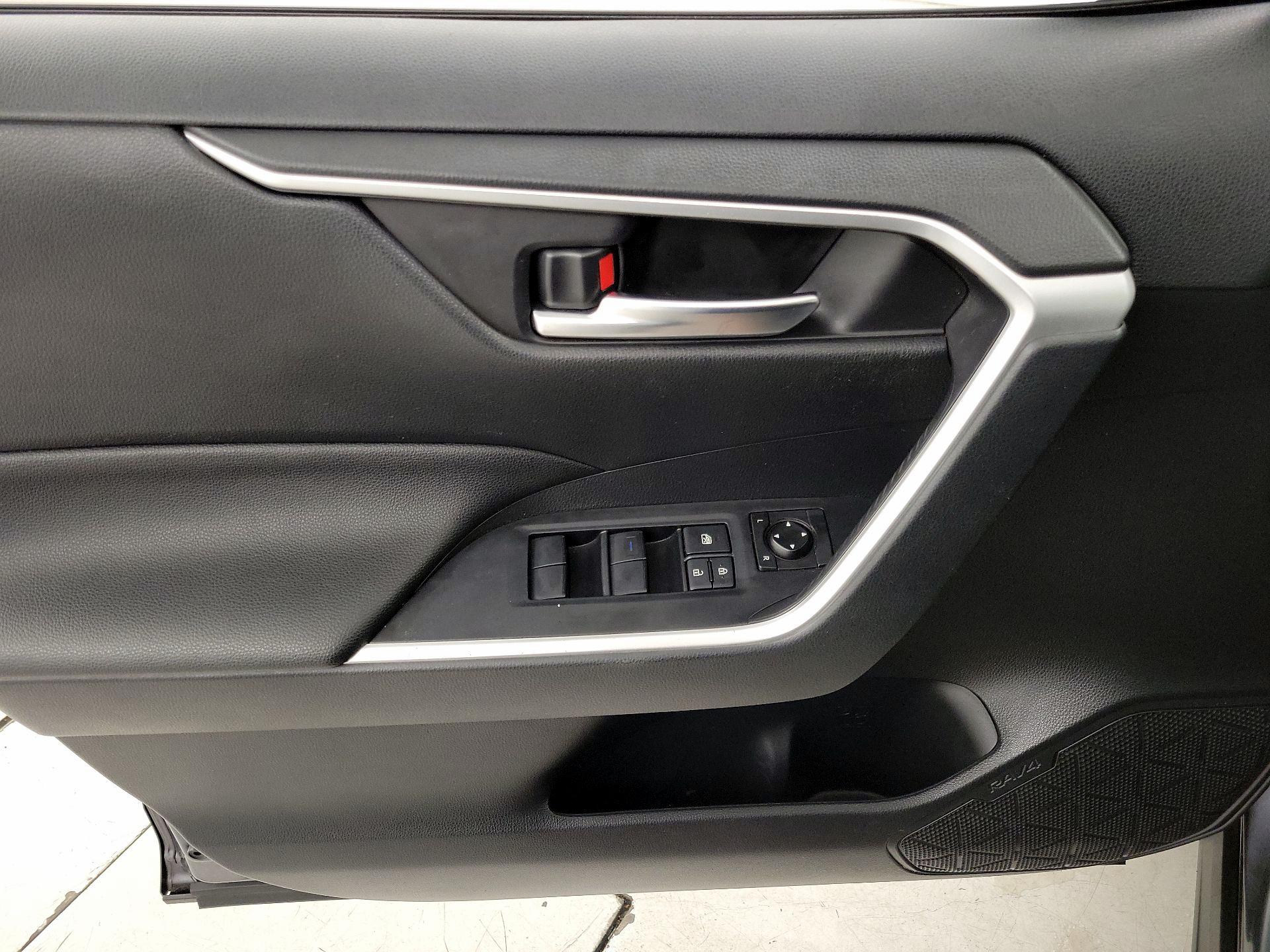 Thumbnail: 2020 Toyota RAV4 - 12