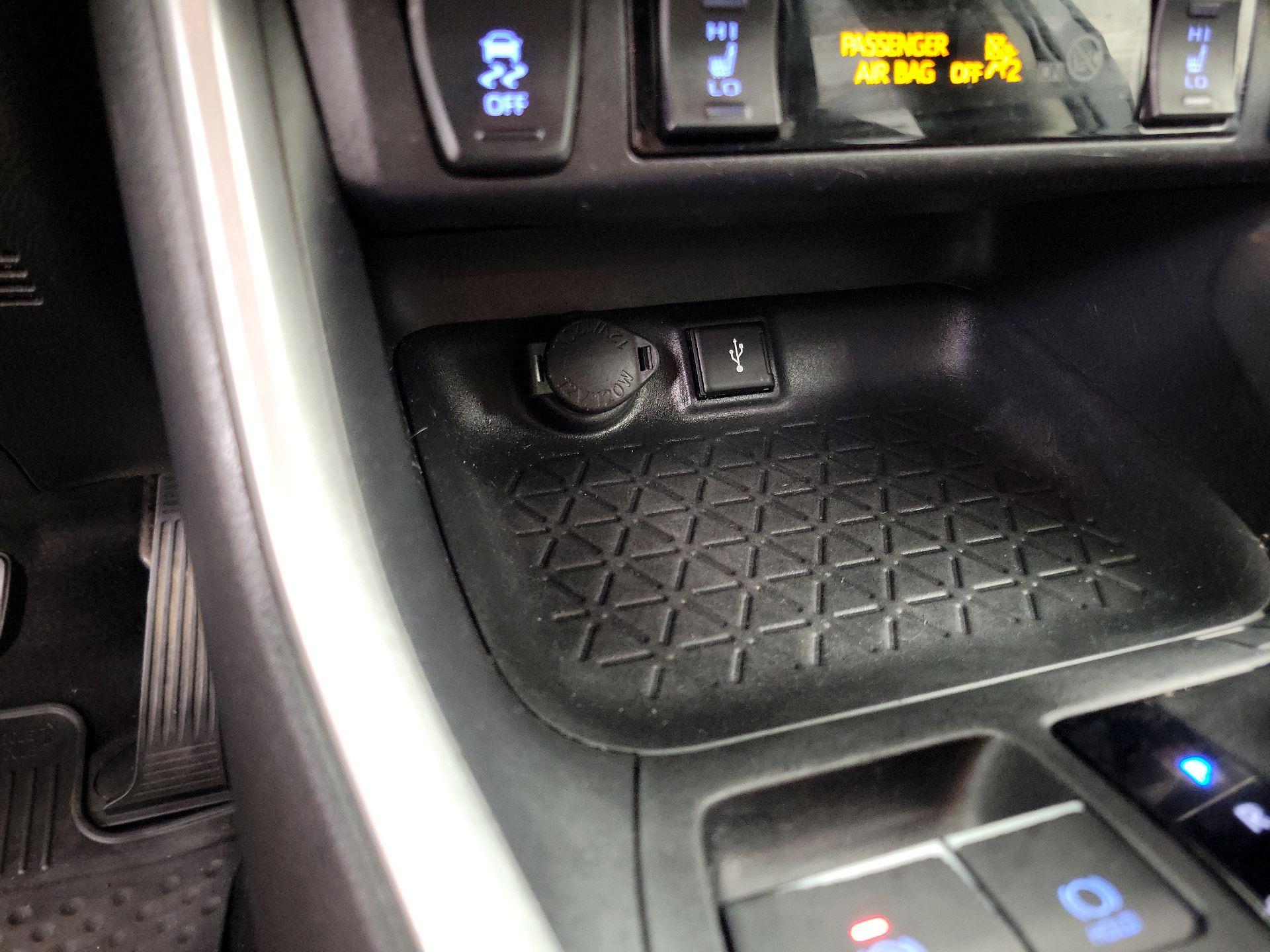 Thumbnail: 2020 Toyota RAV4 - 18