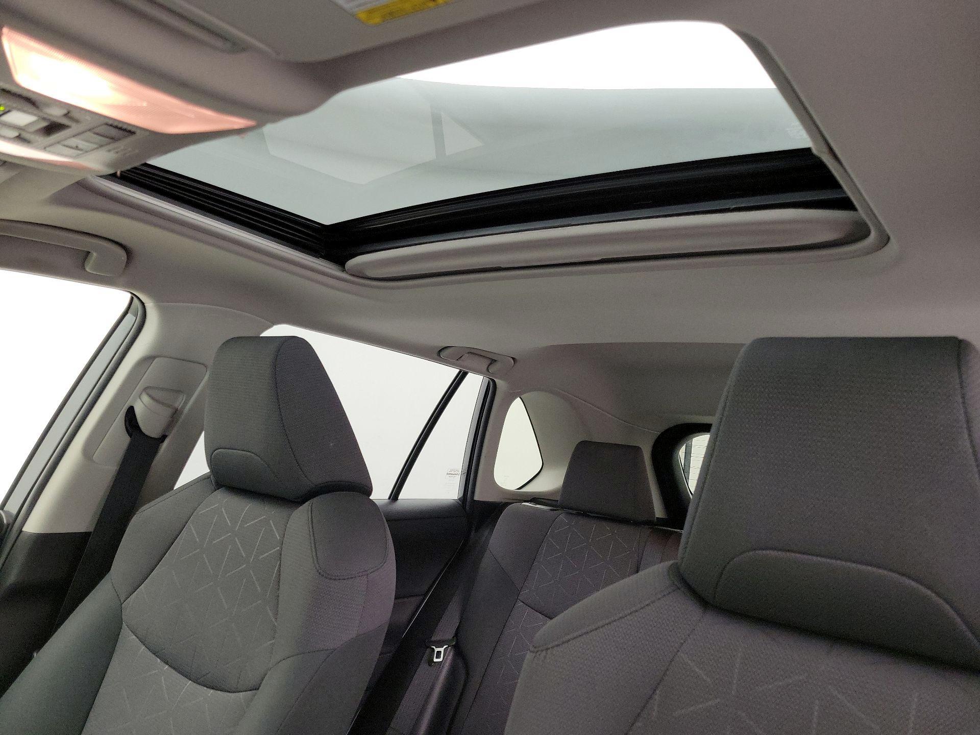 Thumbnail: 2020 Toyota RAV4 - 19