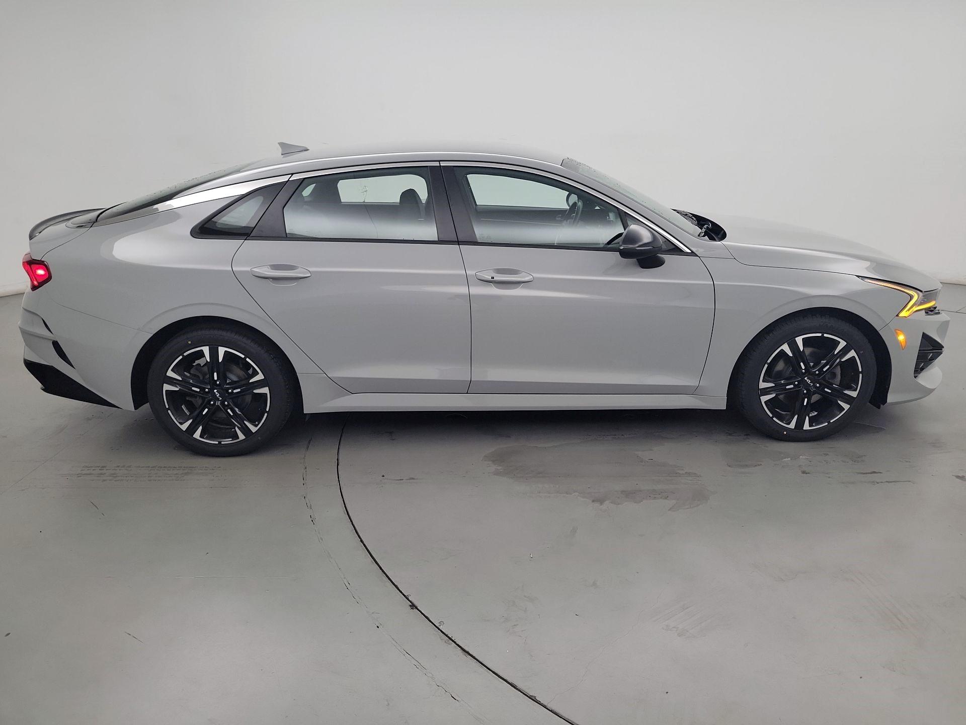 Thumbnail: 2022 Kia K5 - 4