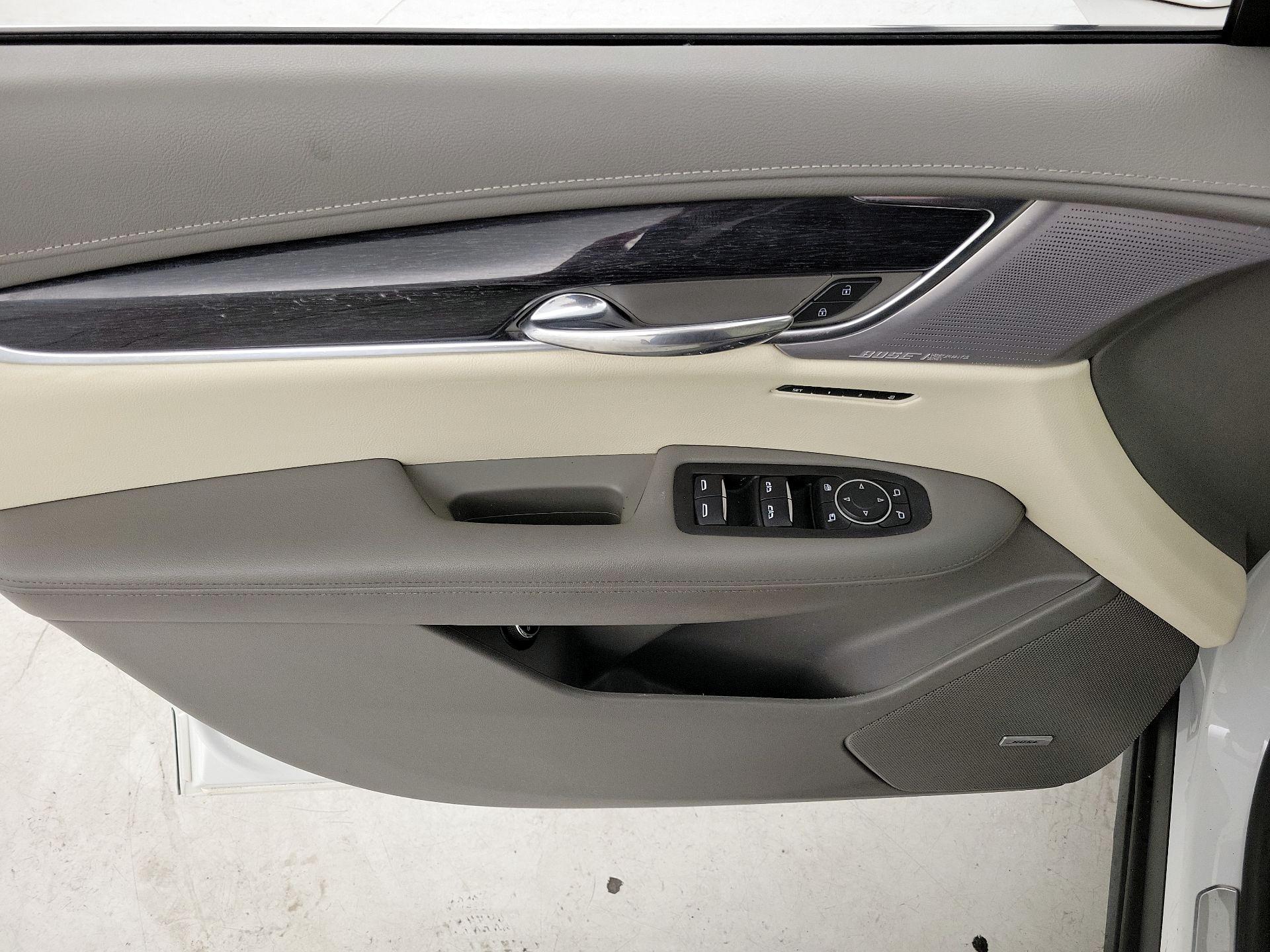 Thumbnail: 2022 Cadillac XT6 - 12