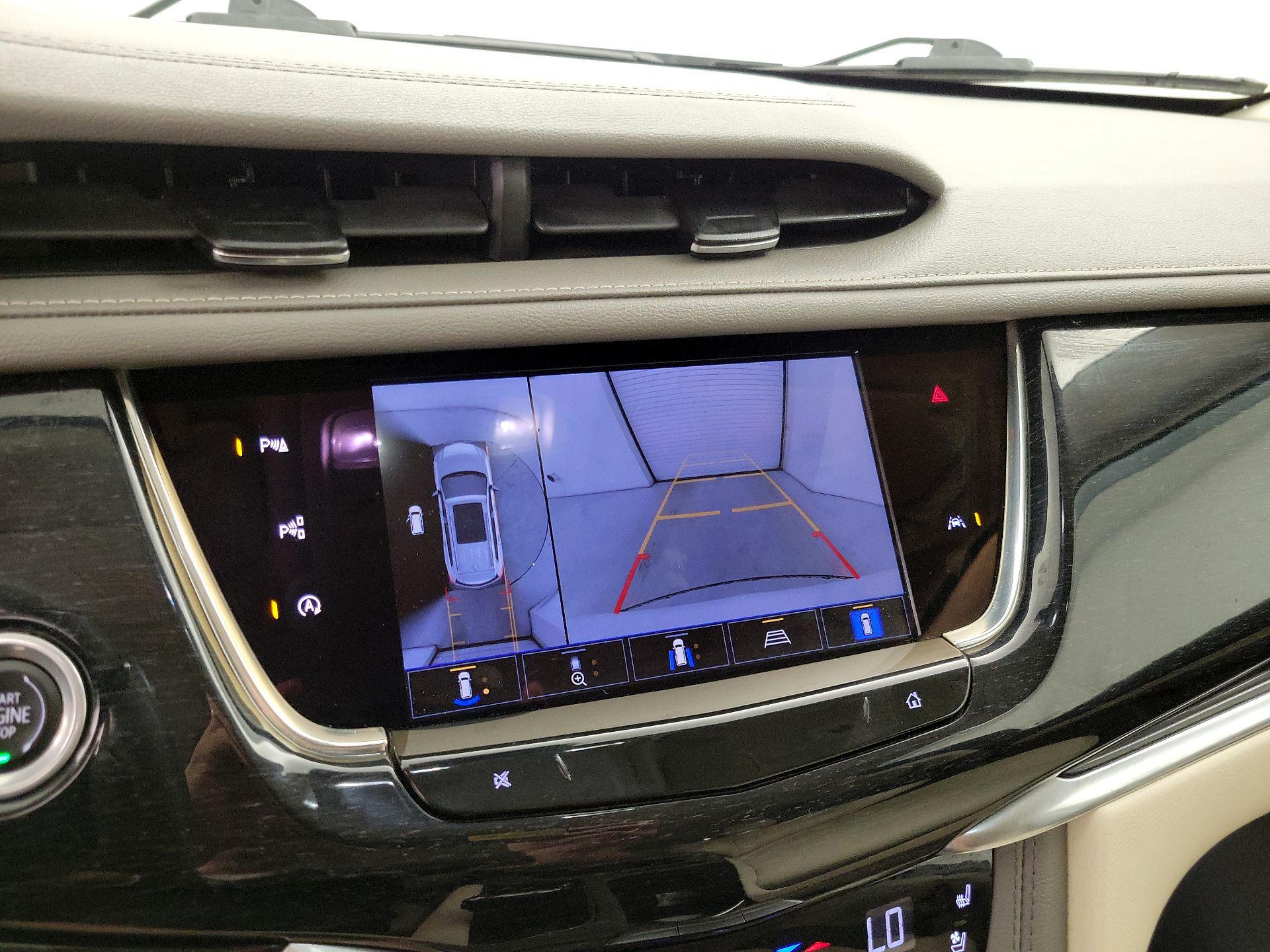 Thumbnail: 2022 Cadillac XT6 - 14