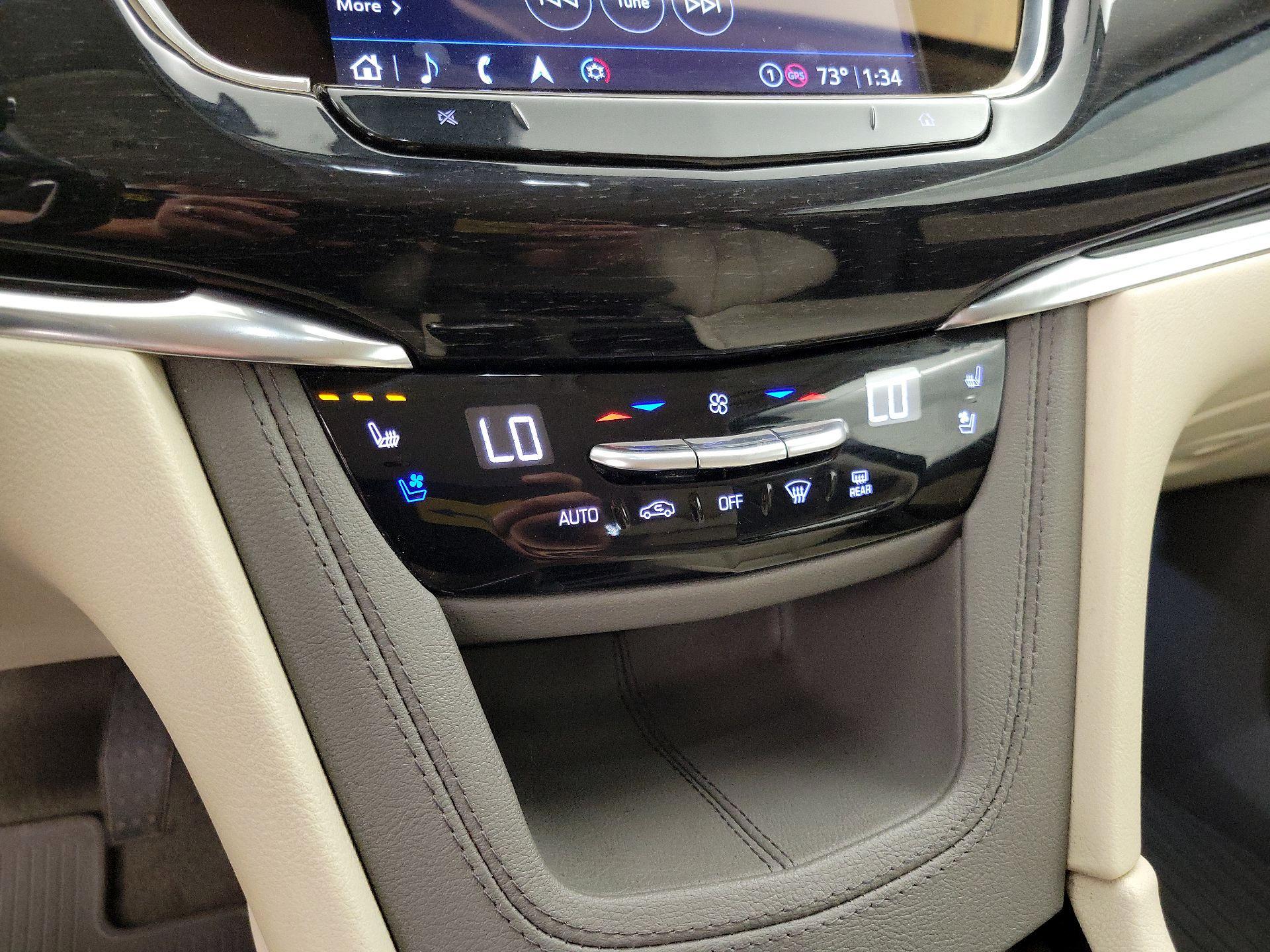 Thumbnail: 2022 Cadillac XT6 - 16