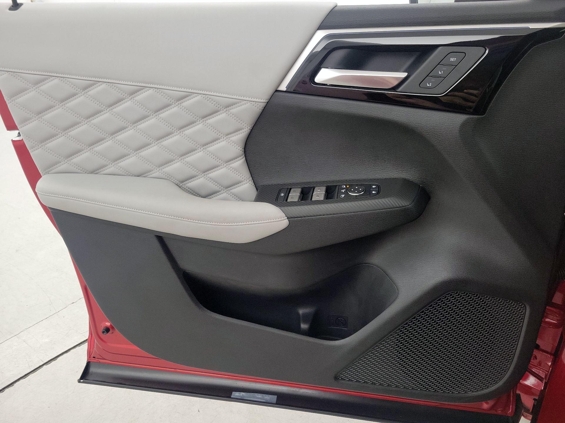 Thumbnail: 2023 Mitsubishi Outlander - 12