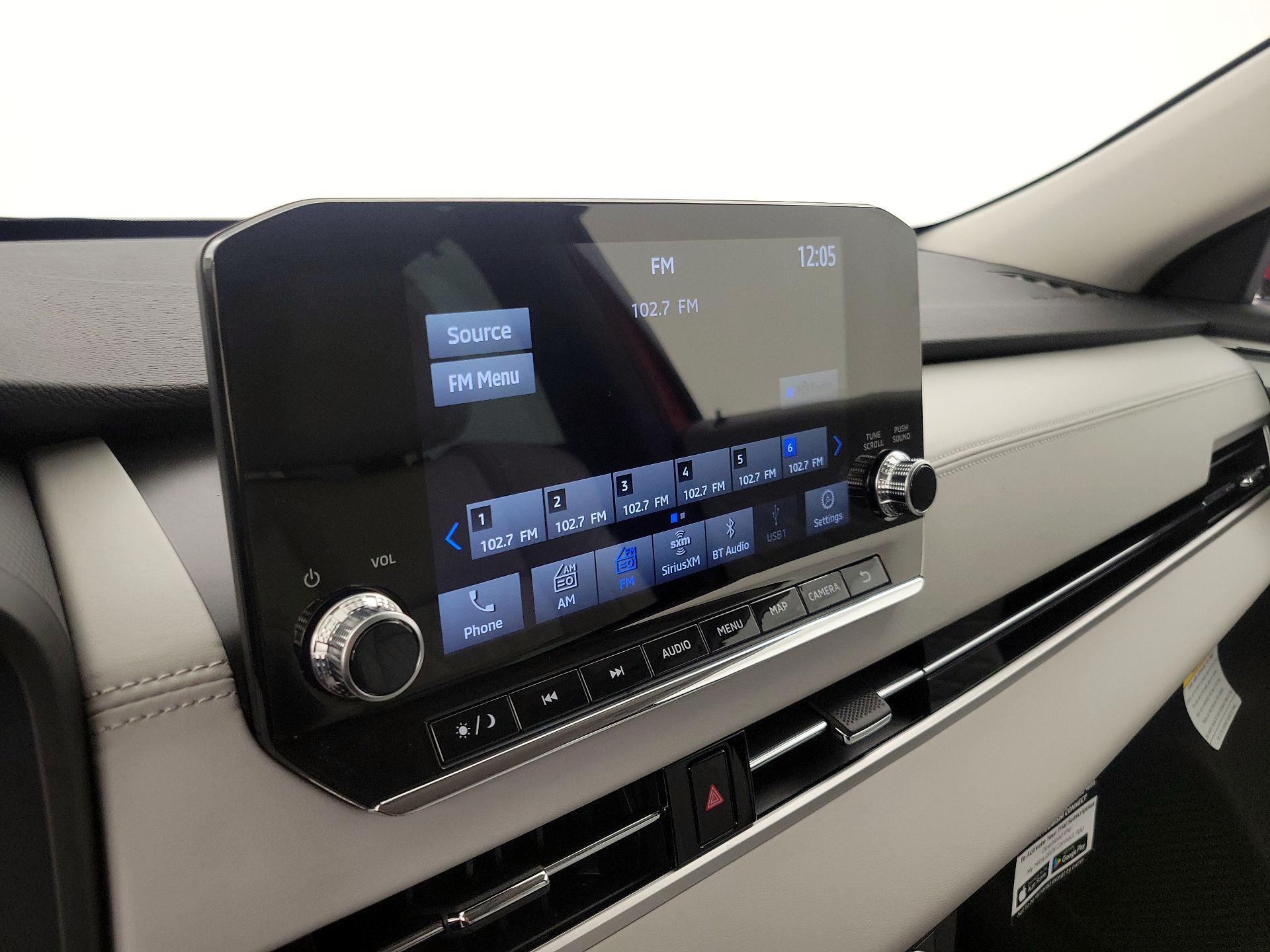 Thumbnail: 2023 Mitsubishi Outlander - 16
