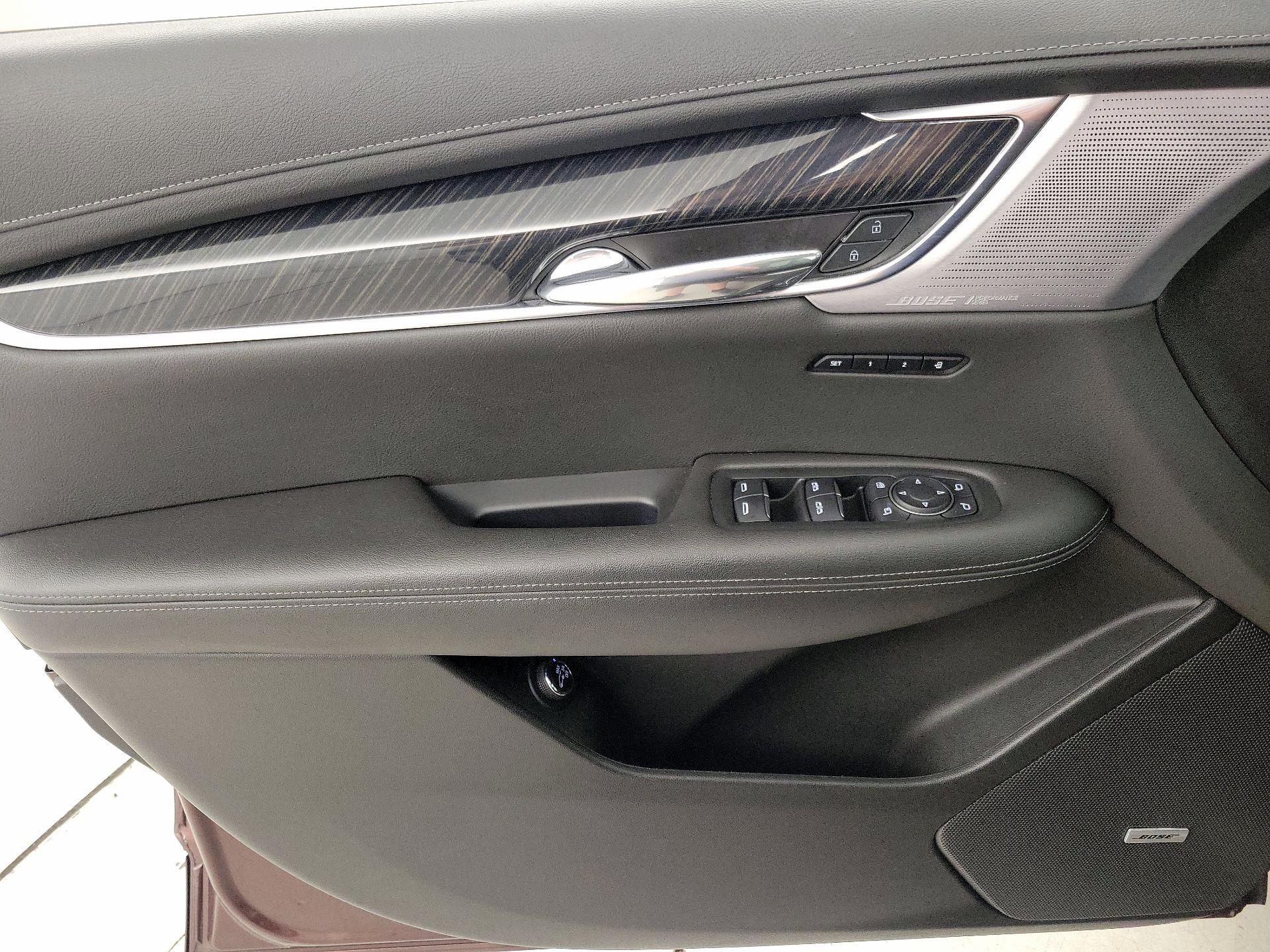 Thumbnail: 2022 Cadillac XT6 - 12
