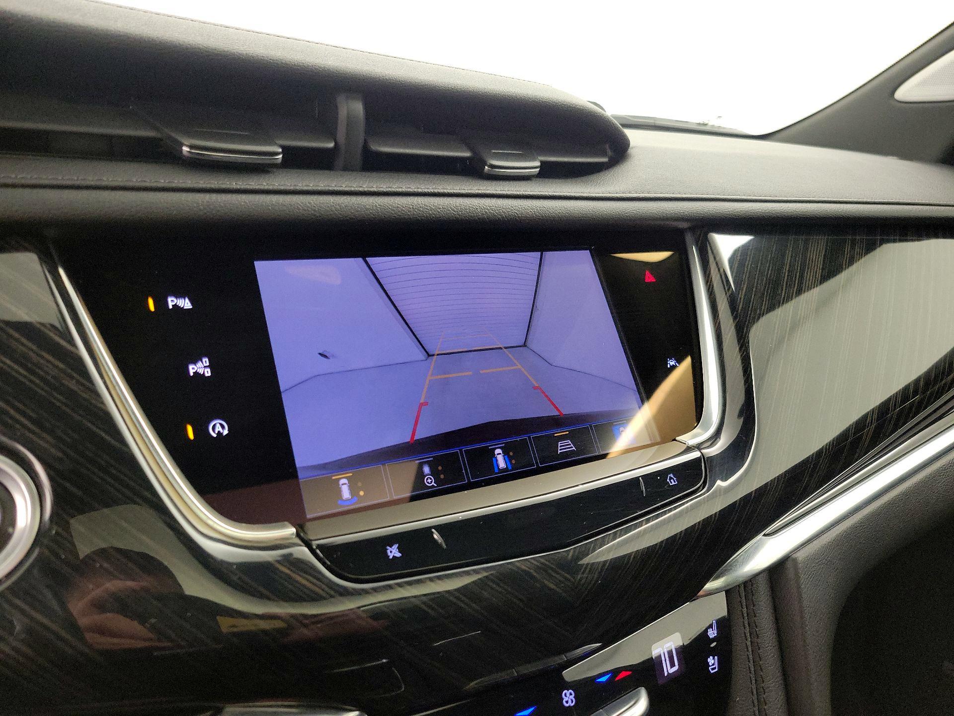 Thumbnail: 2022 Cadillac XT6 - 15