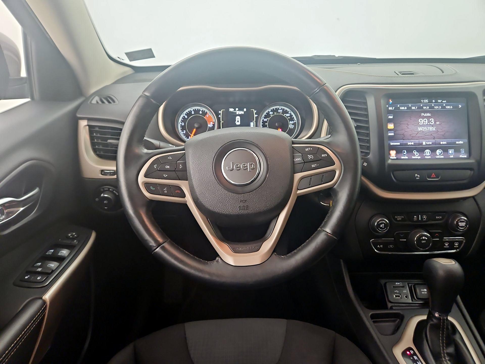 Thumbnail: 2017 Jeep Cherokee - 10