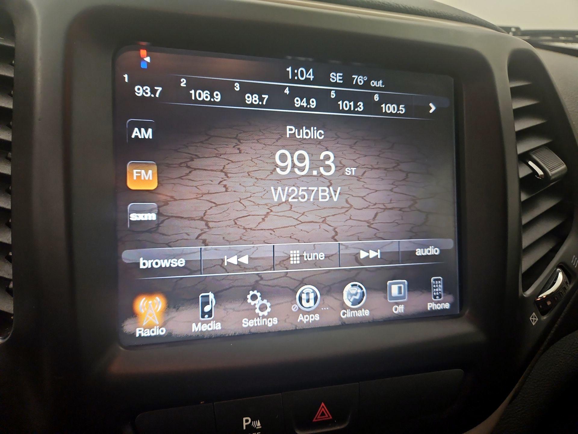 Thumbnail: 2017 Jeep Cherokee - 15