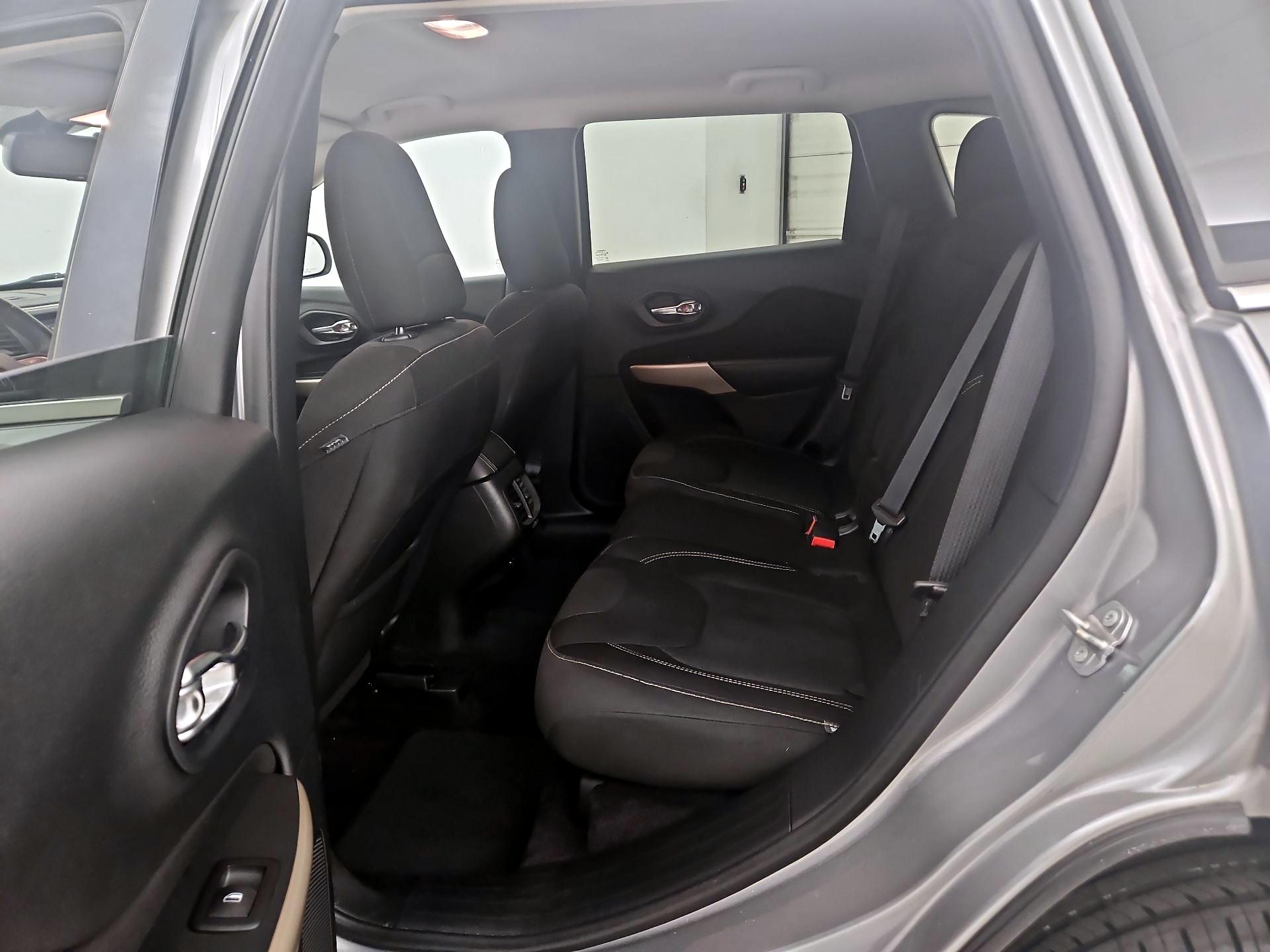 Thumbnail: 2017 Jeep Cherokee - 19
