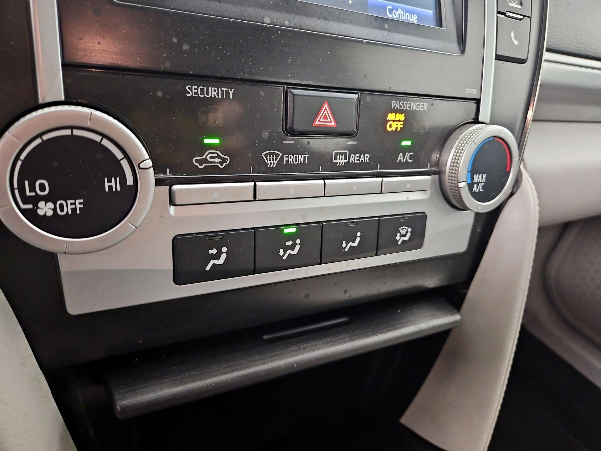 Thumbnail: 2014 Toyota Camry - 16
