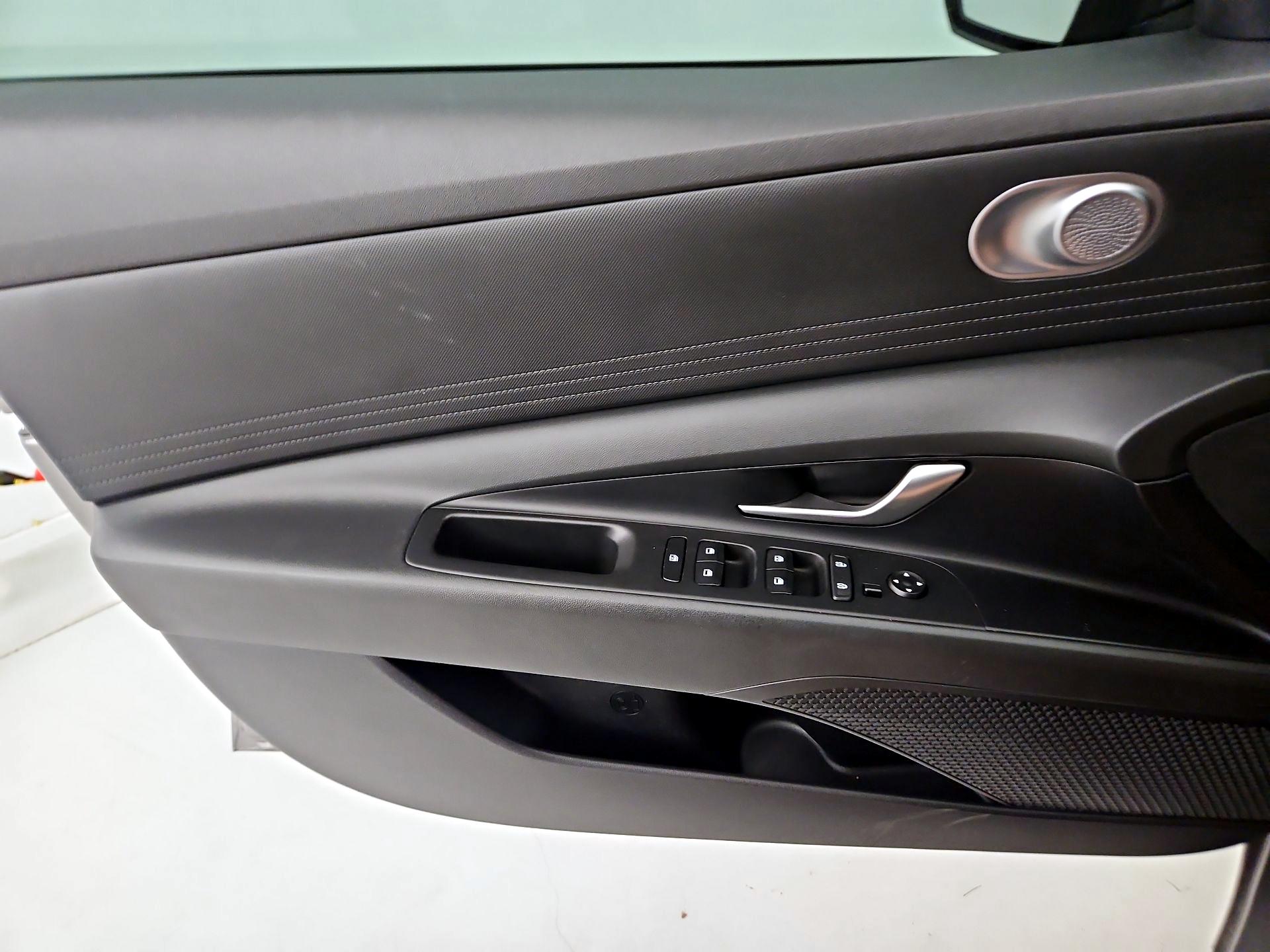 Thumbnail: 2021 Hyundai Elantra - 12