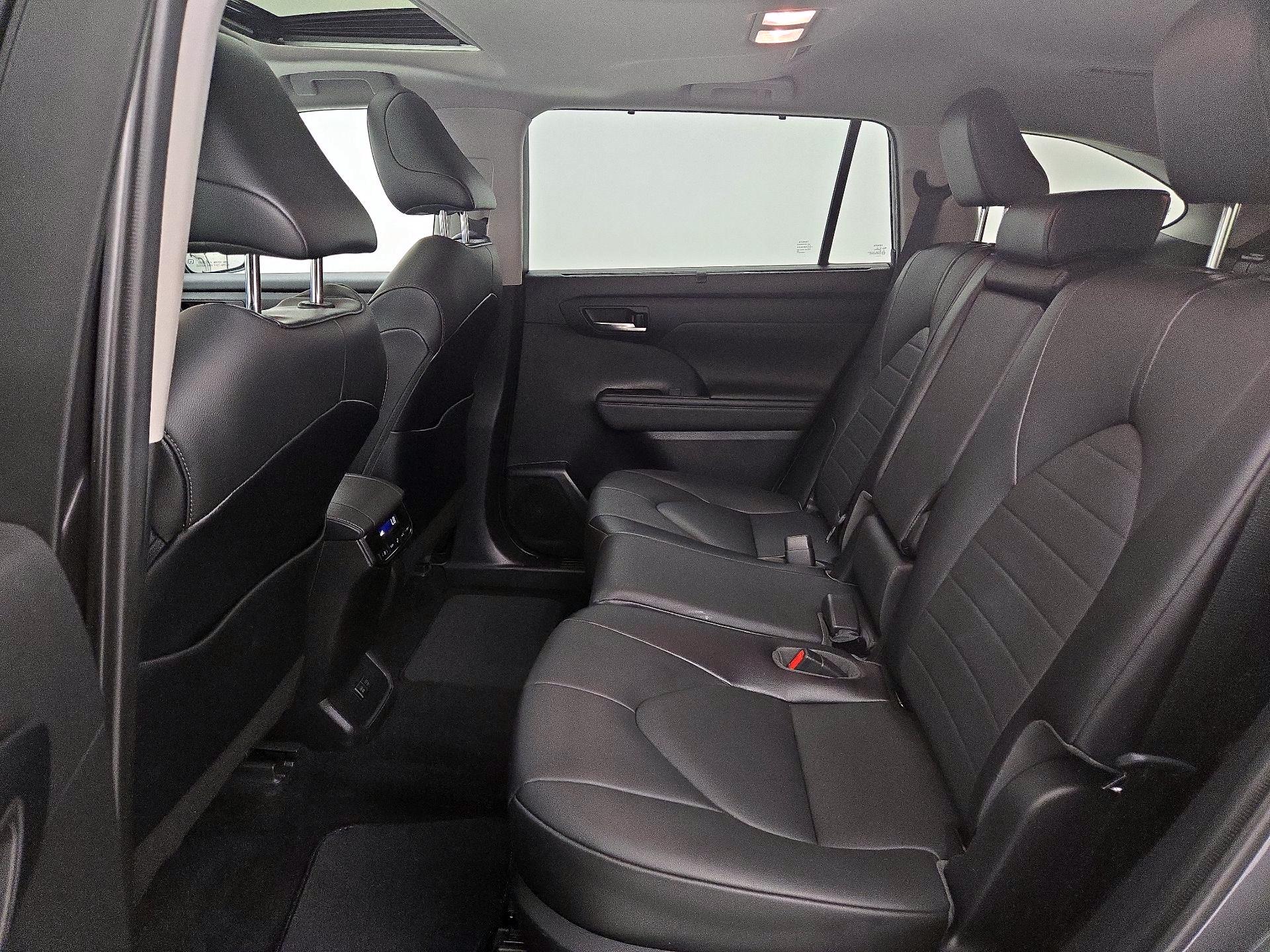 Thumbnail: 2021 Toyota Highlander - 20