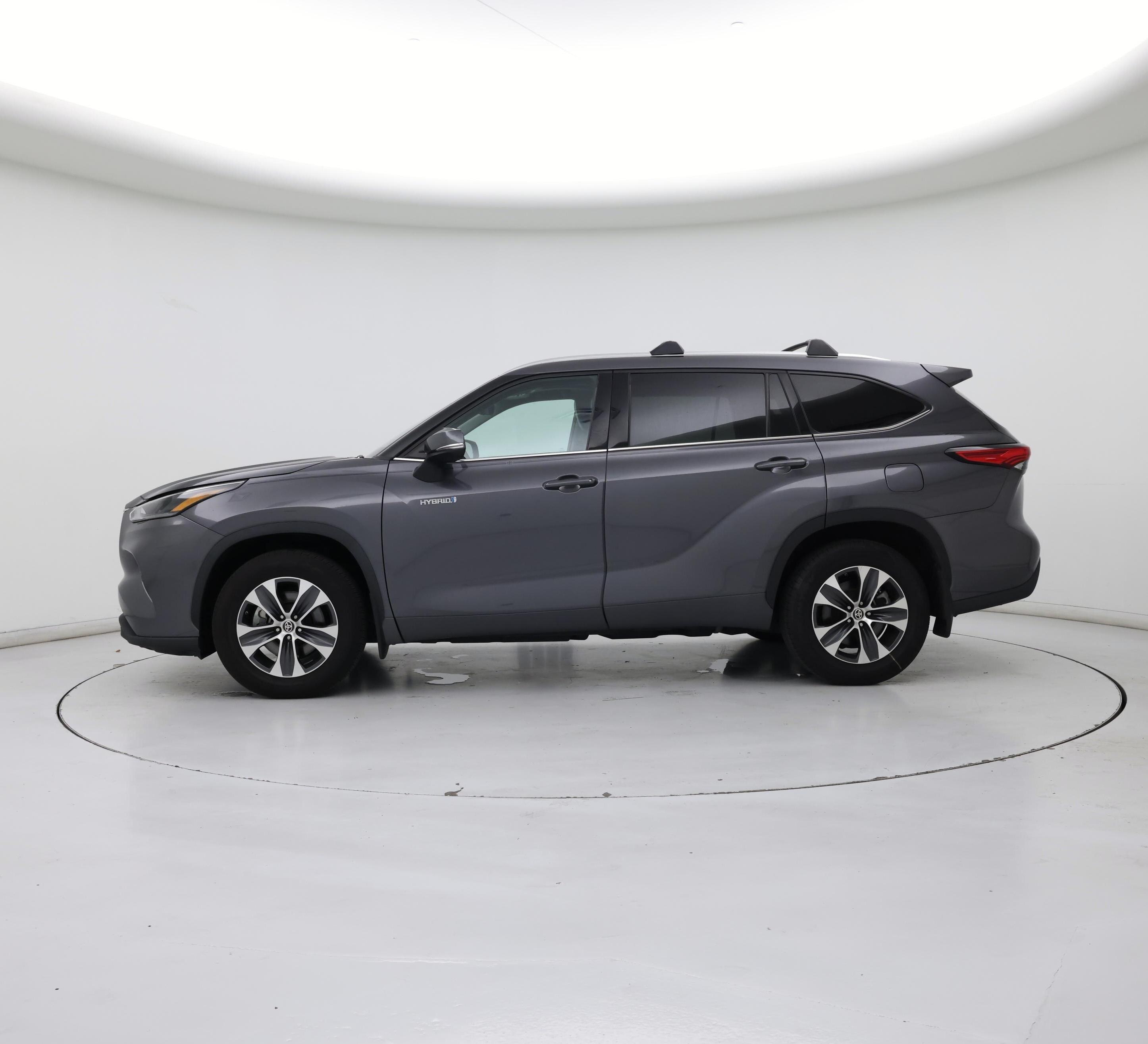 Thumbnail: 2021 Toyota Highlander - 3