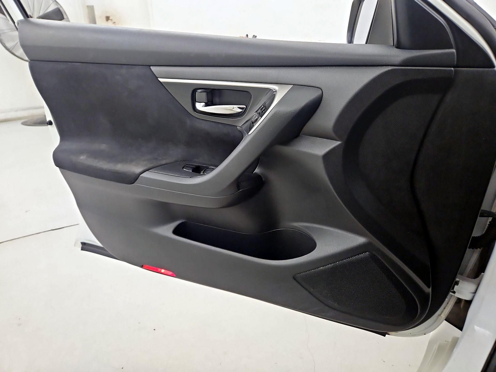 Thumbnail: 2014 Nissan Altima - 12