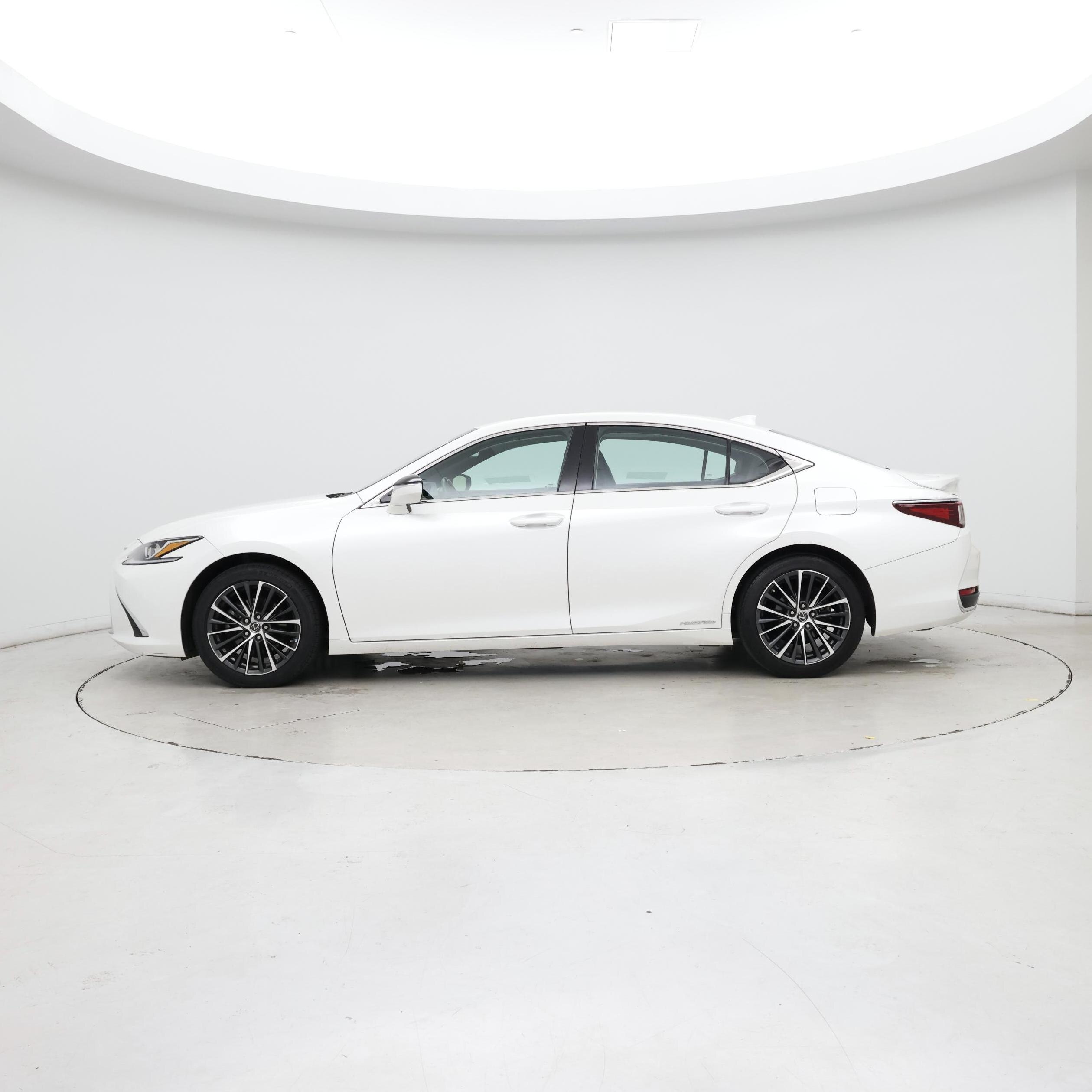 Thumbnail: 2022 Lexus ES - 3