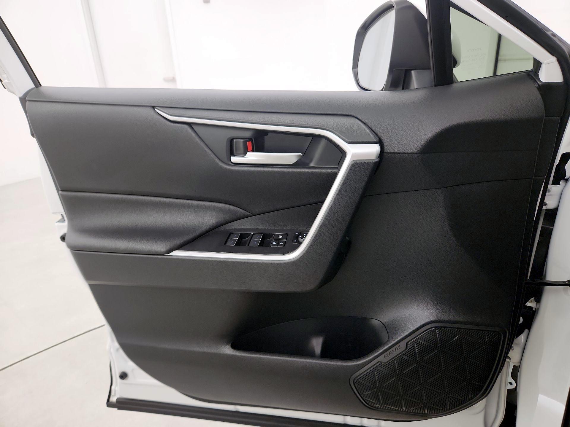 Thumbnail: 2022 Toyota RAV4 - 12