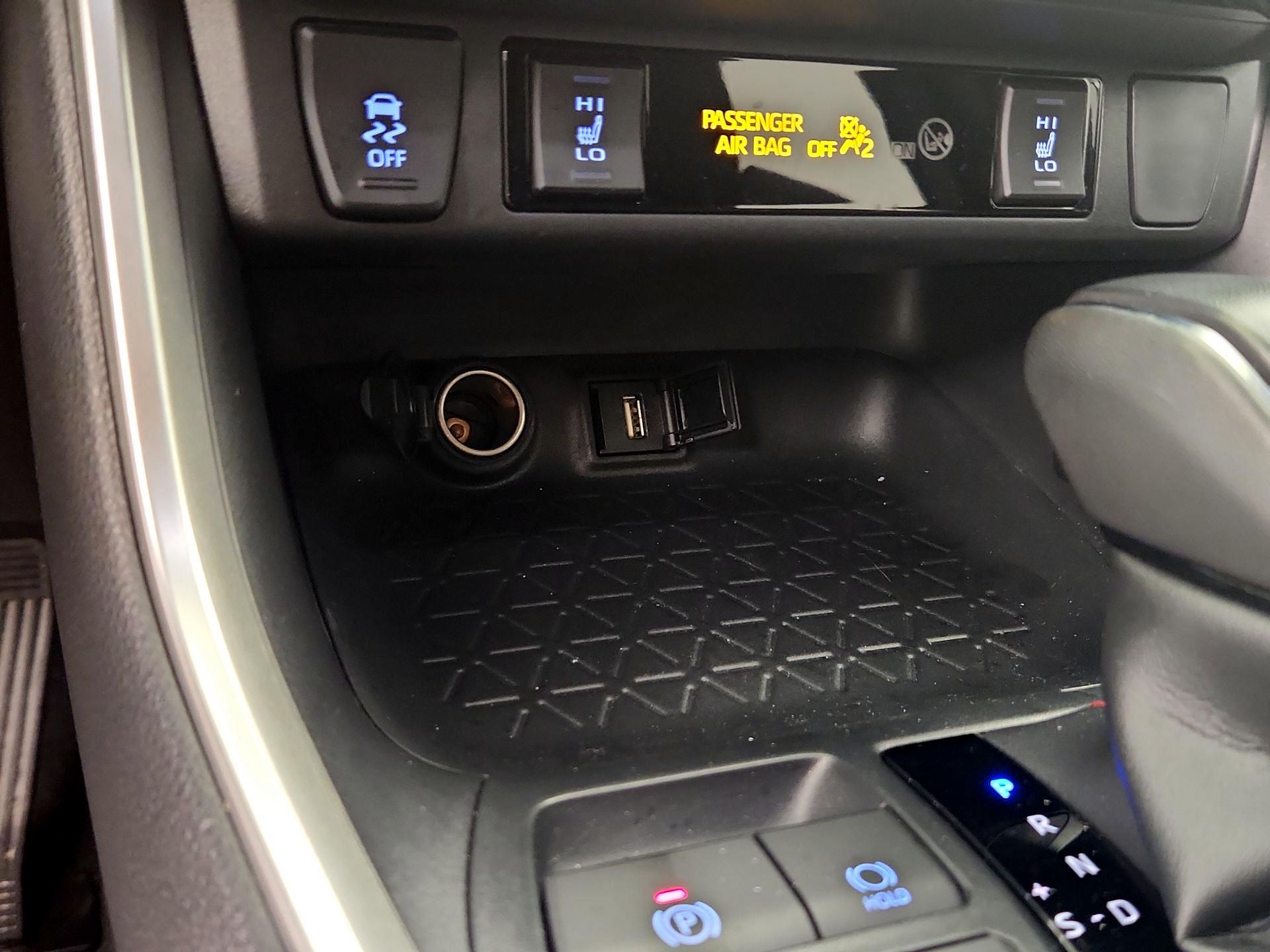 Thumbnail: 2022 Toyota RAV4 - 19