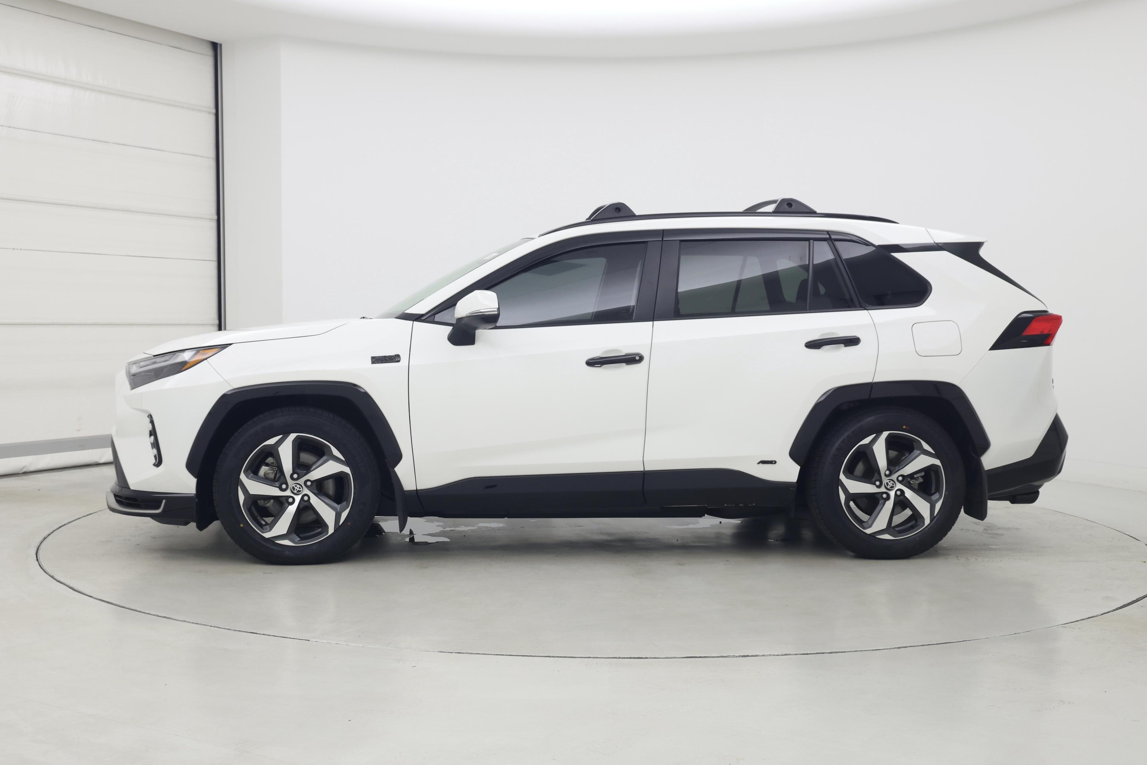 Thumbnail: 2022 Toyota RAV4 - 3