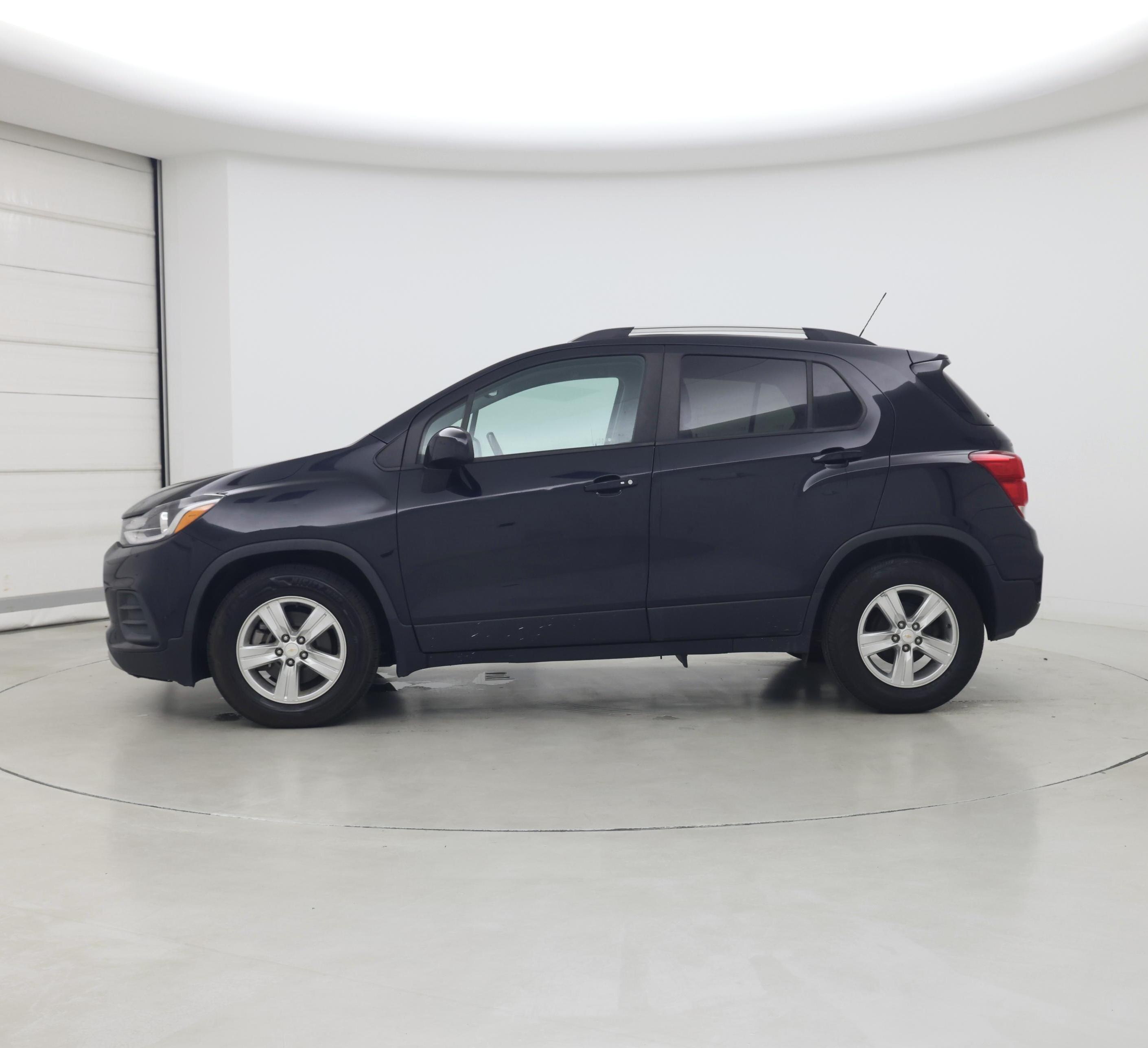 Thumbnail: 2021 Chevrolet Trax - 3