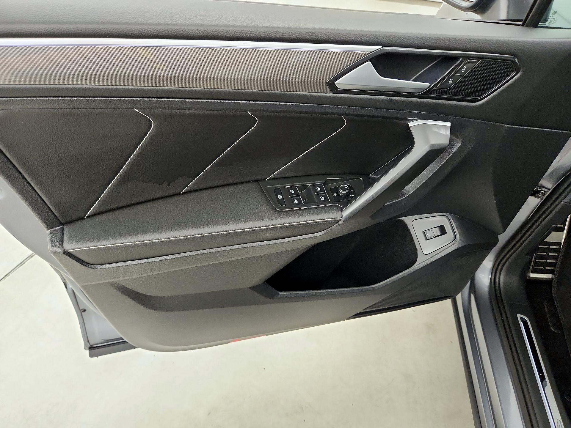 Thumbnail: 2022 Volkswagen Tiguan - 12