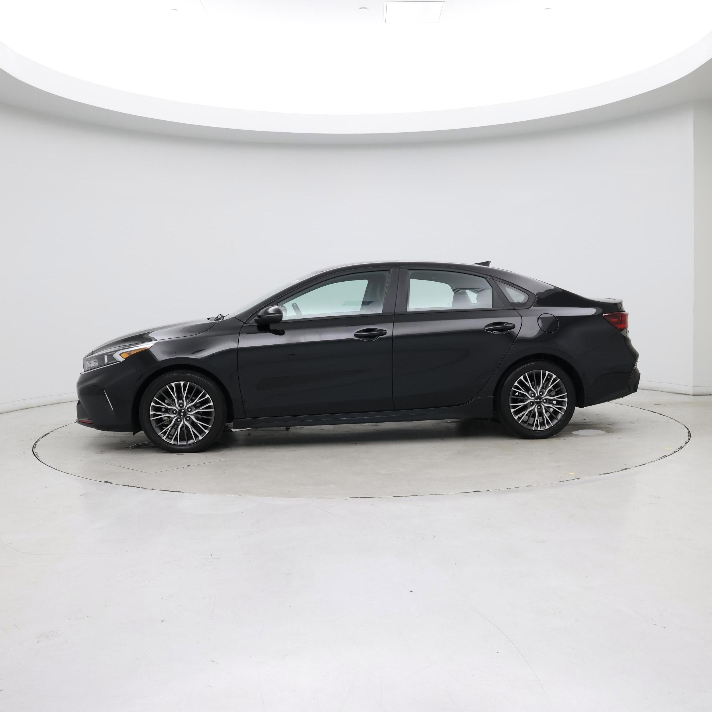 Thumbnail: 2022 Kia Forte - 3