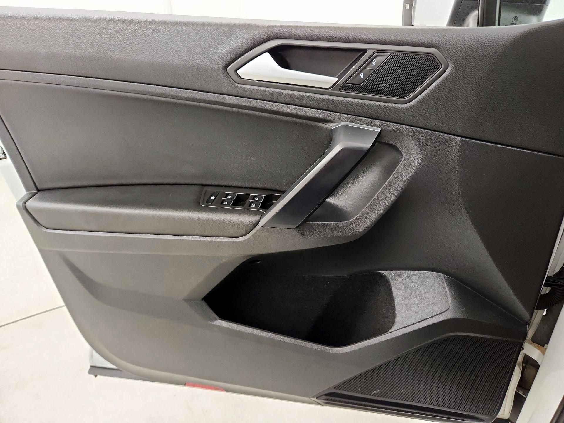Thumbnail: 2021 Volkswagen Tiguan - 12