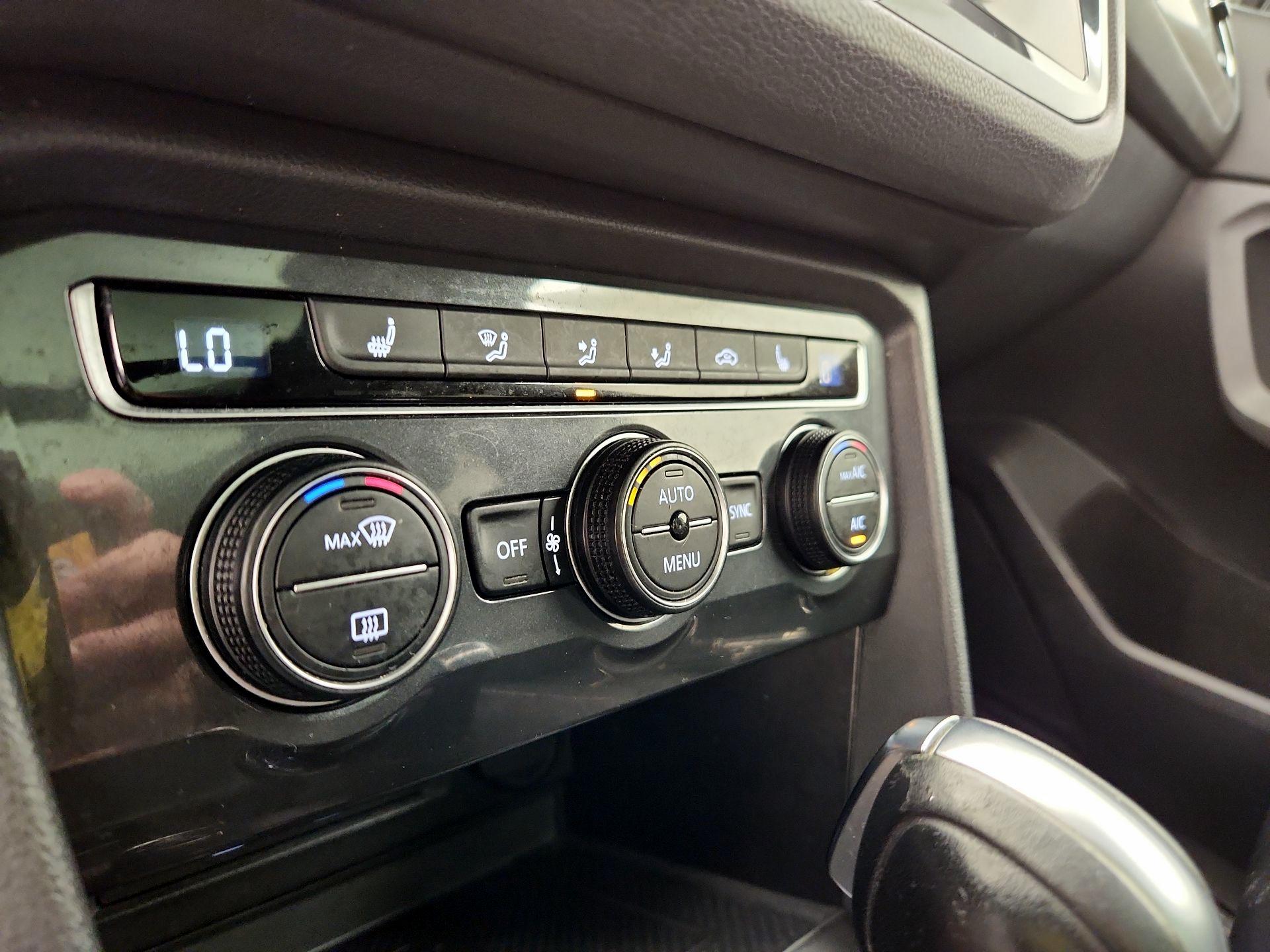 Thumbnail: 2021 Volkswagen Tiguan - 16