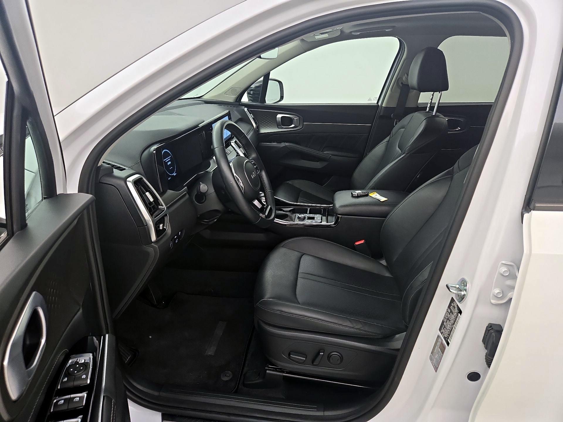 Thumbnail: 2023 Kia Sorento - 11