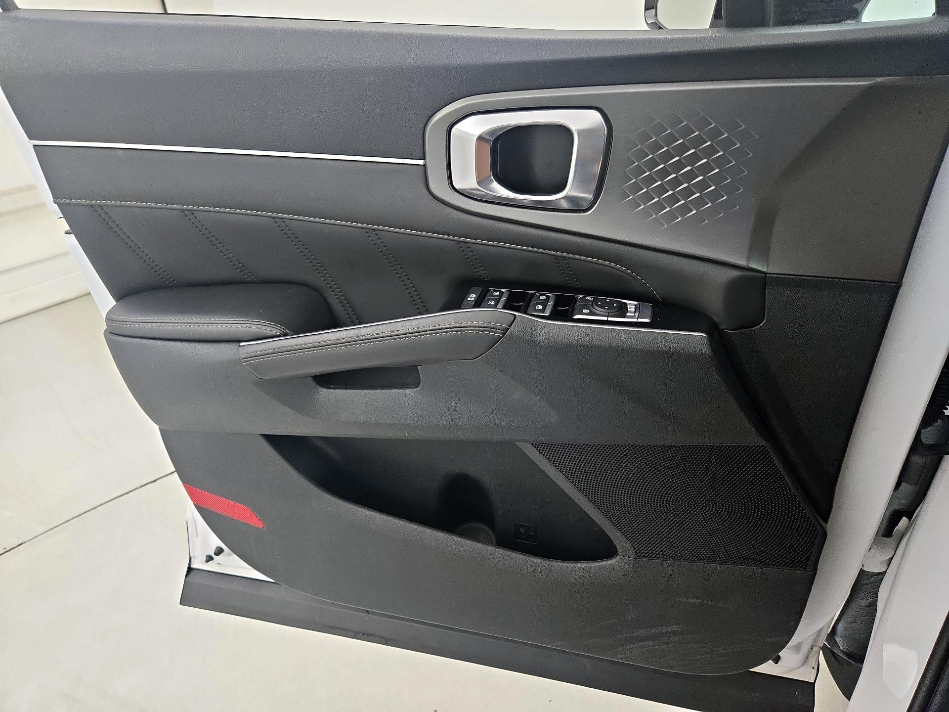 Thumbnail: 2023 Kia Sorento - 12