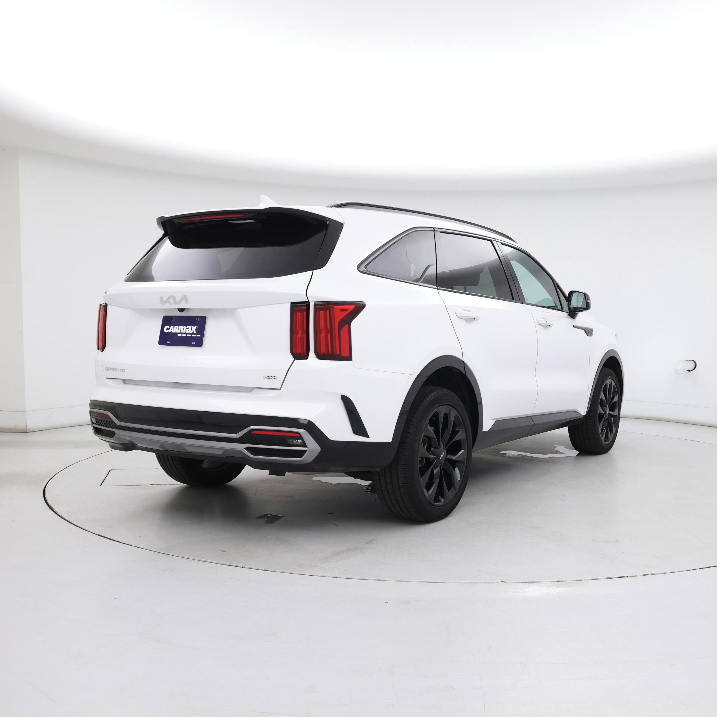 Thumbnail: 2023 Kia Sorento - 8