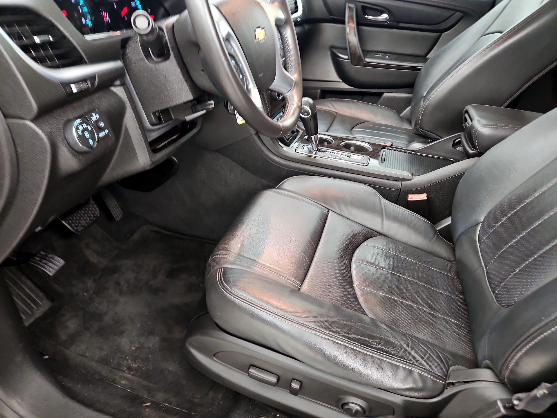 Thumbnail: 2015 Chevrolet Traverse - 11